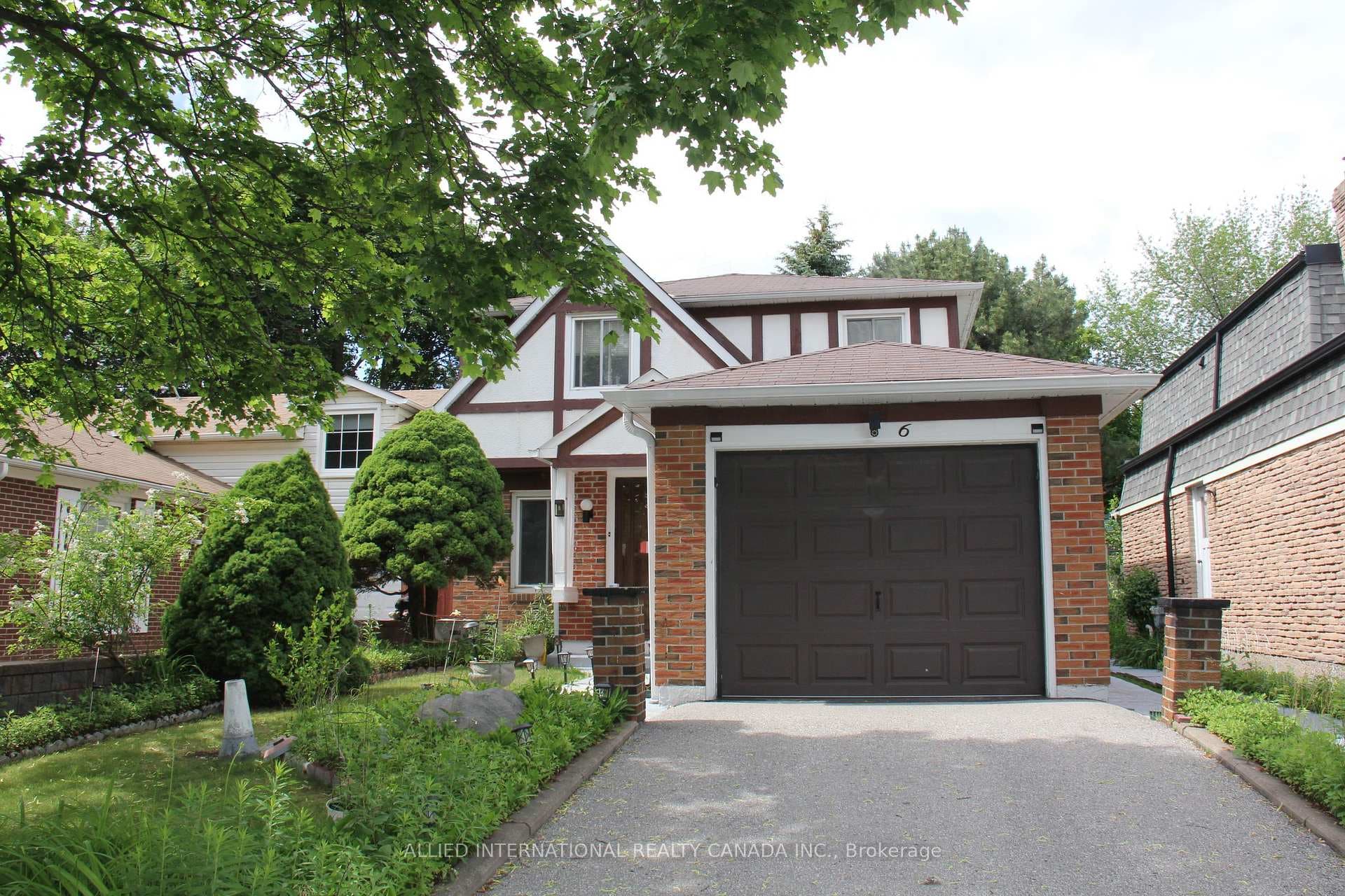 6 Aberfeldy Crescent