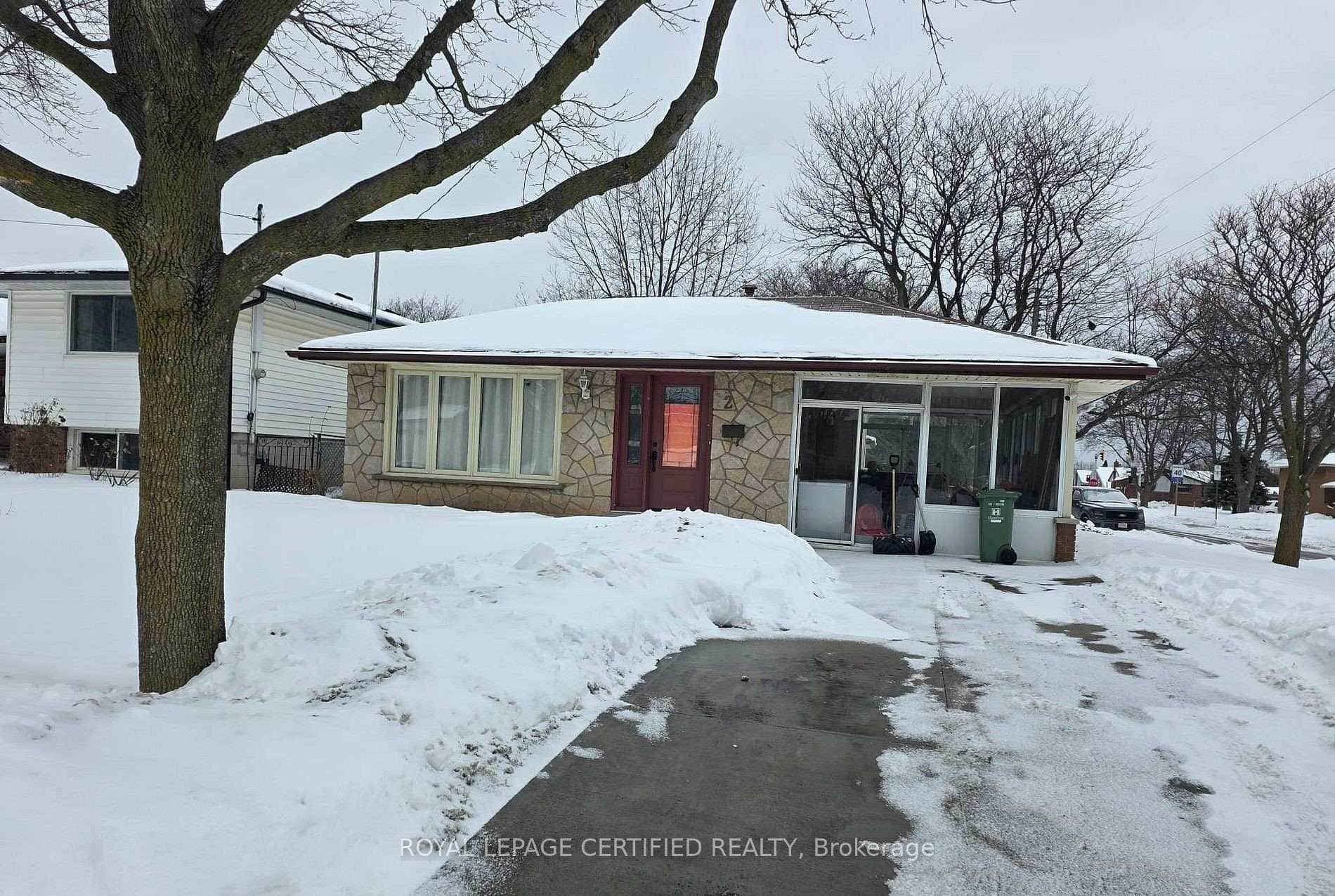 2 Rideau Crescent
