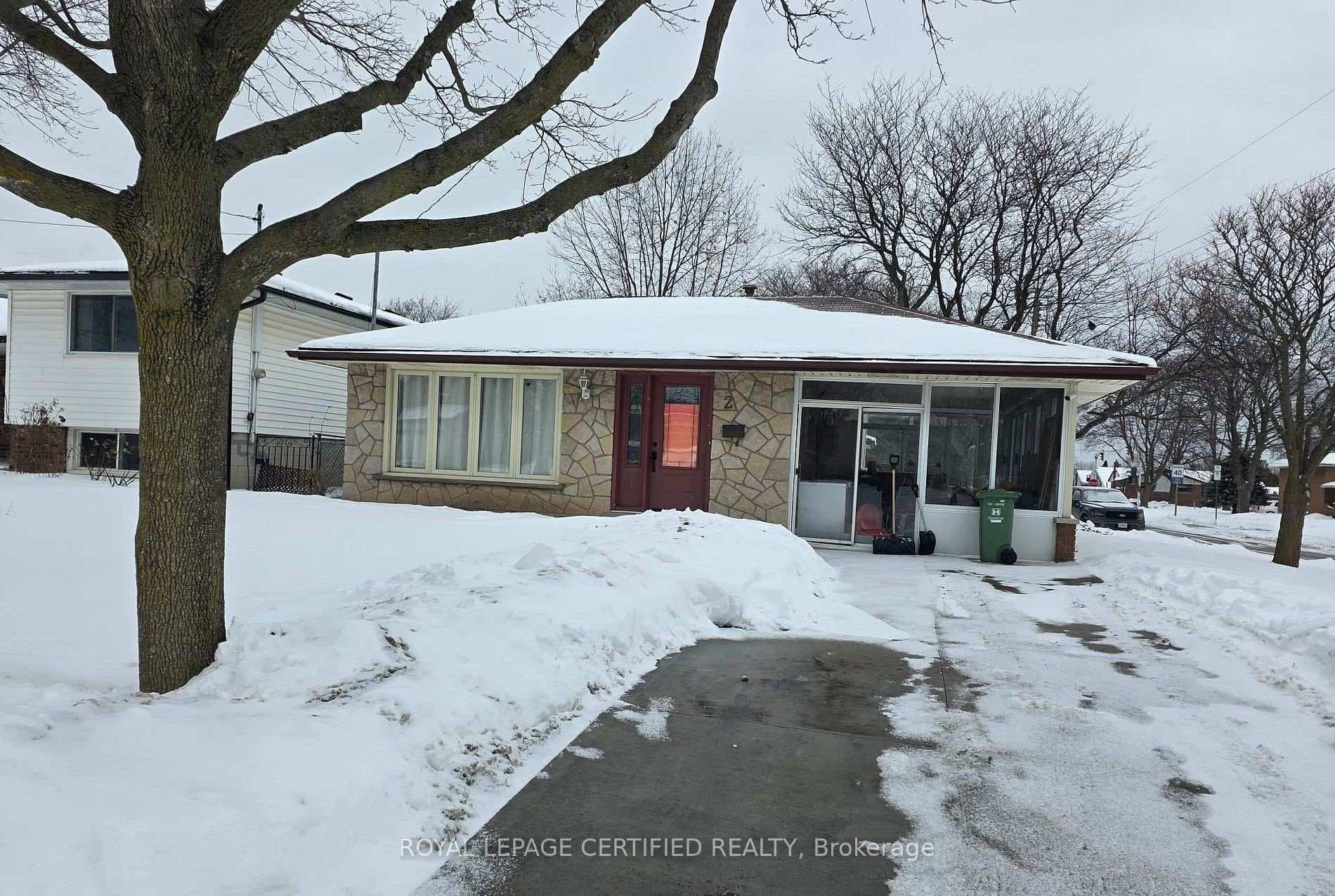 2 Rideau Crescent
