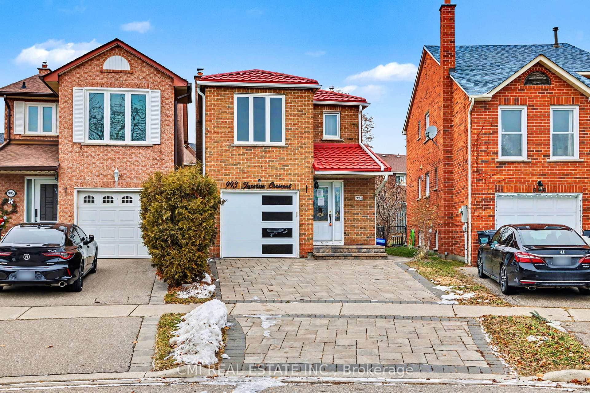 993 Lucerne Crescent