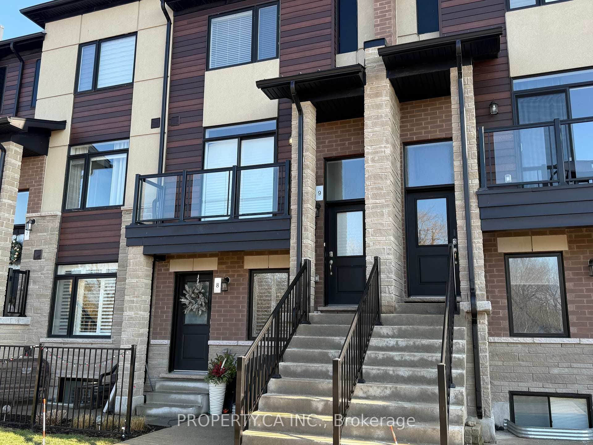 590 North Service Road Unit 9