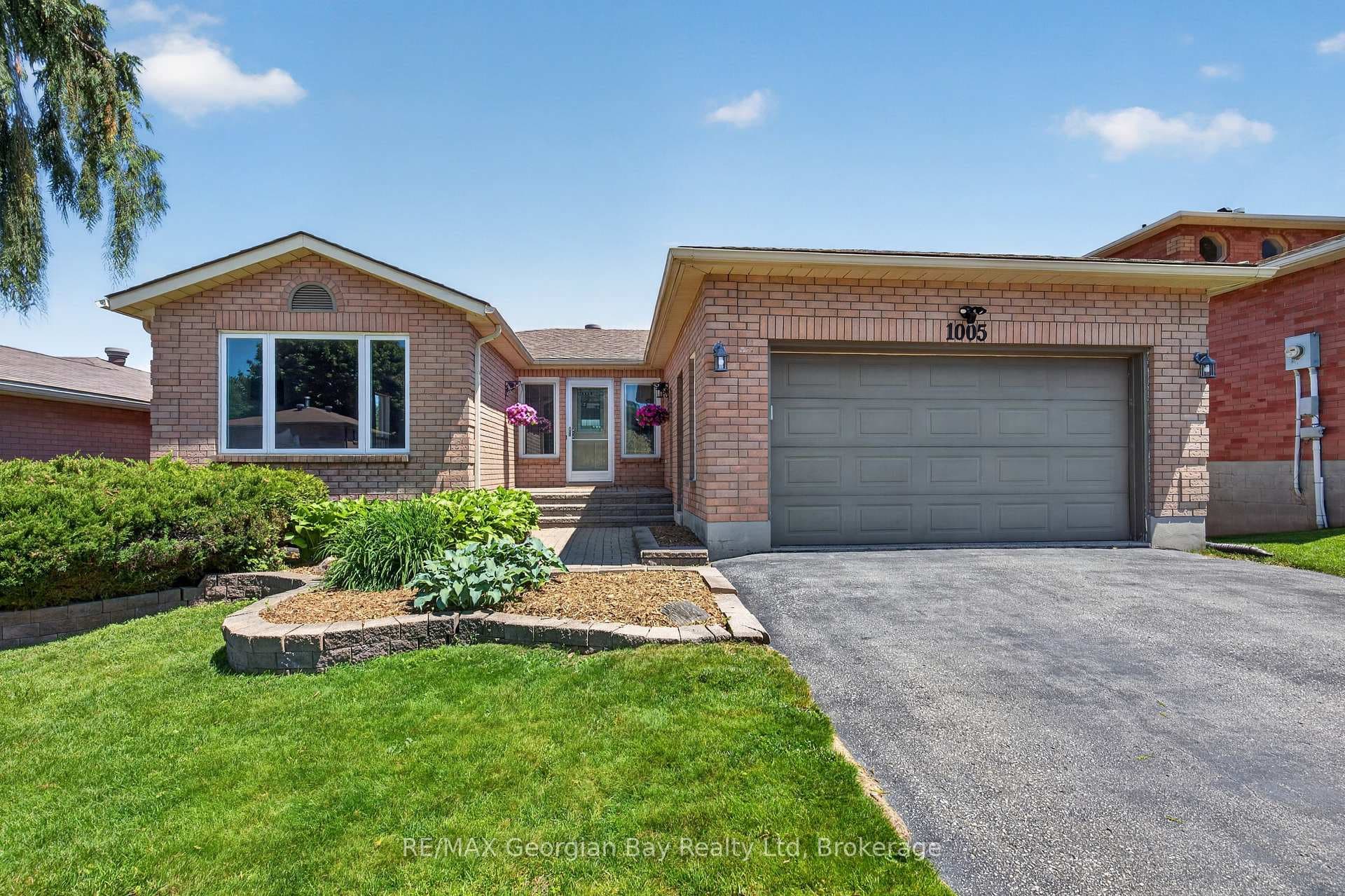 1005 Dina Crescent