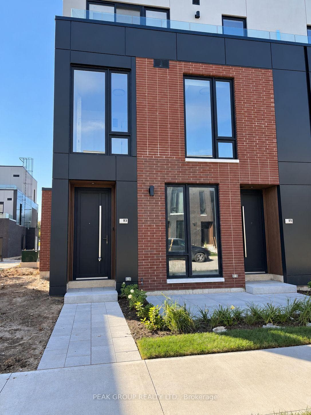 83 Everett Common