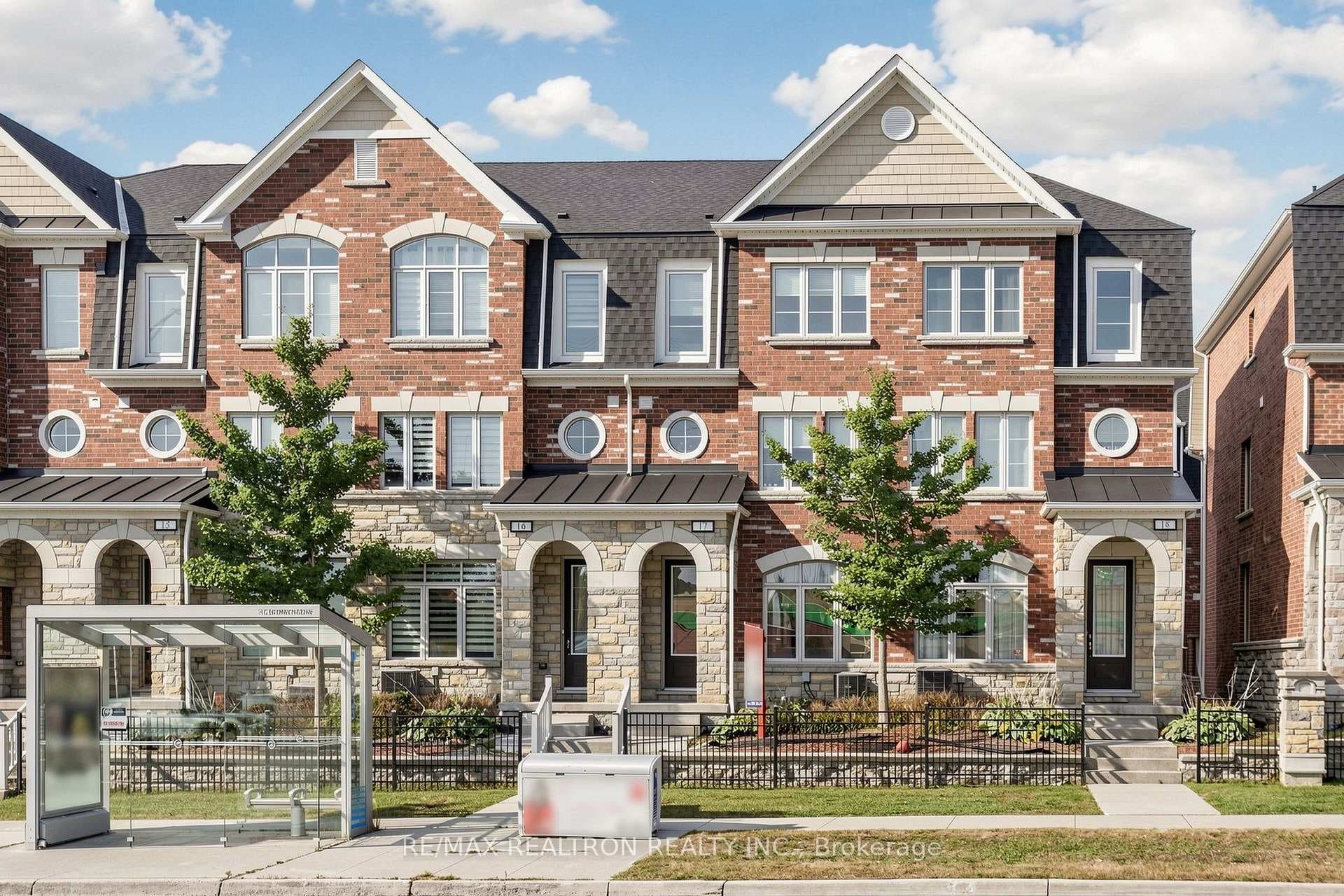 1331 Major Mackenzie Drive Unit 17