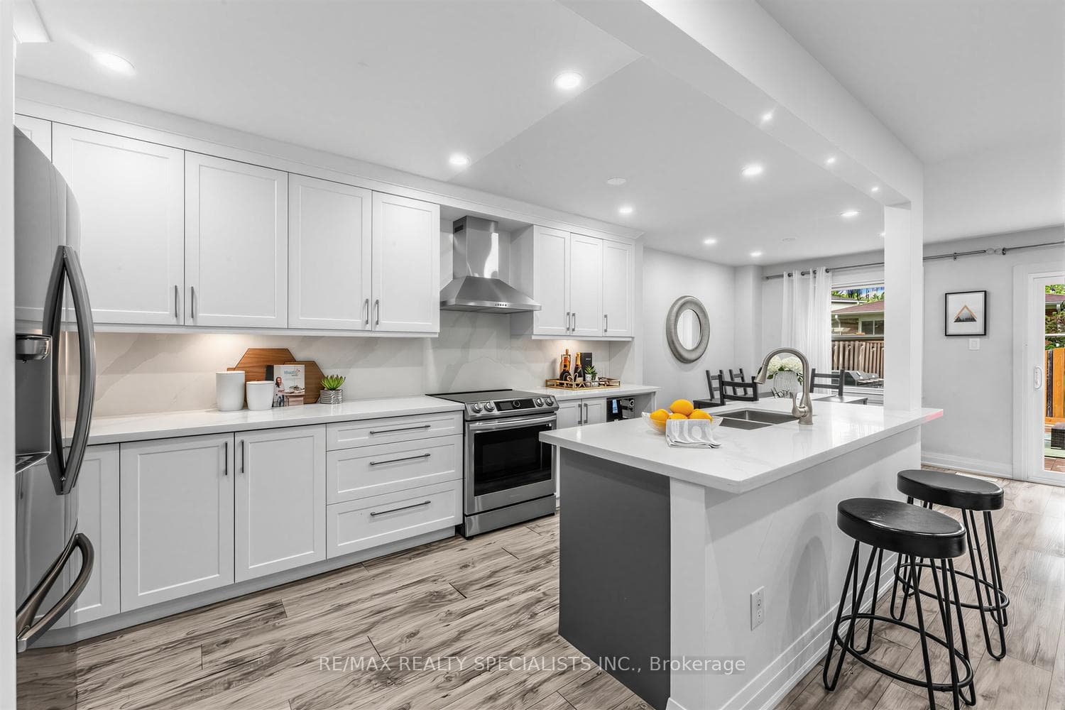 405 Hyacinthe Boulevard Unit 7