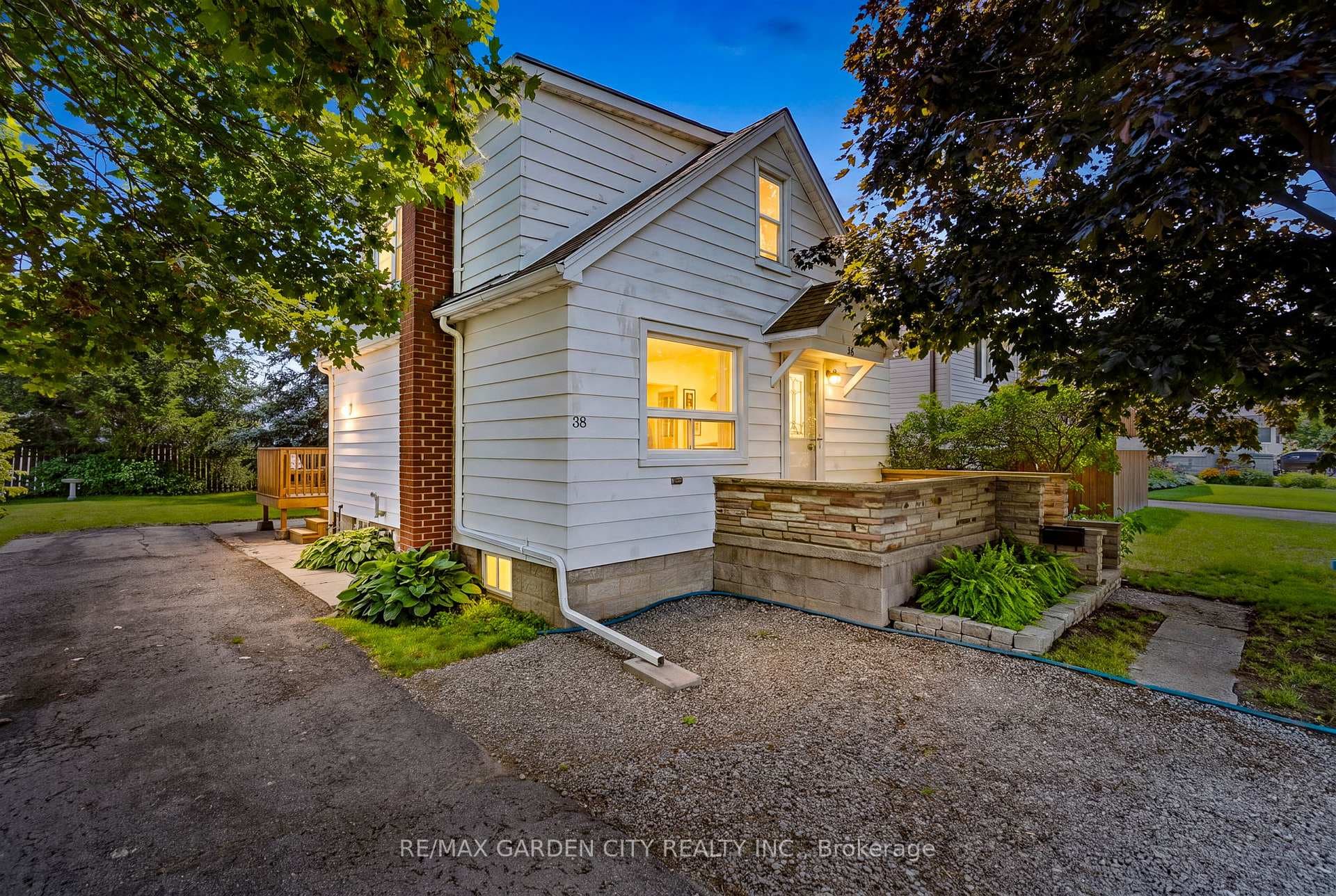 38 Oakwood Street