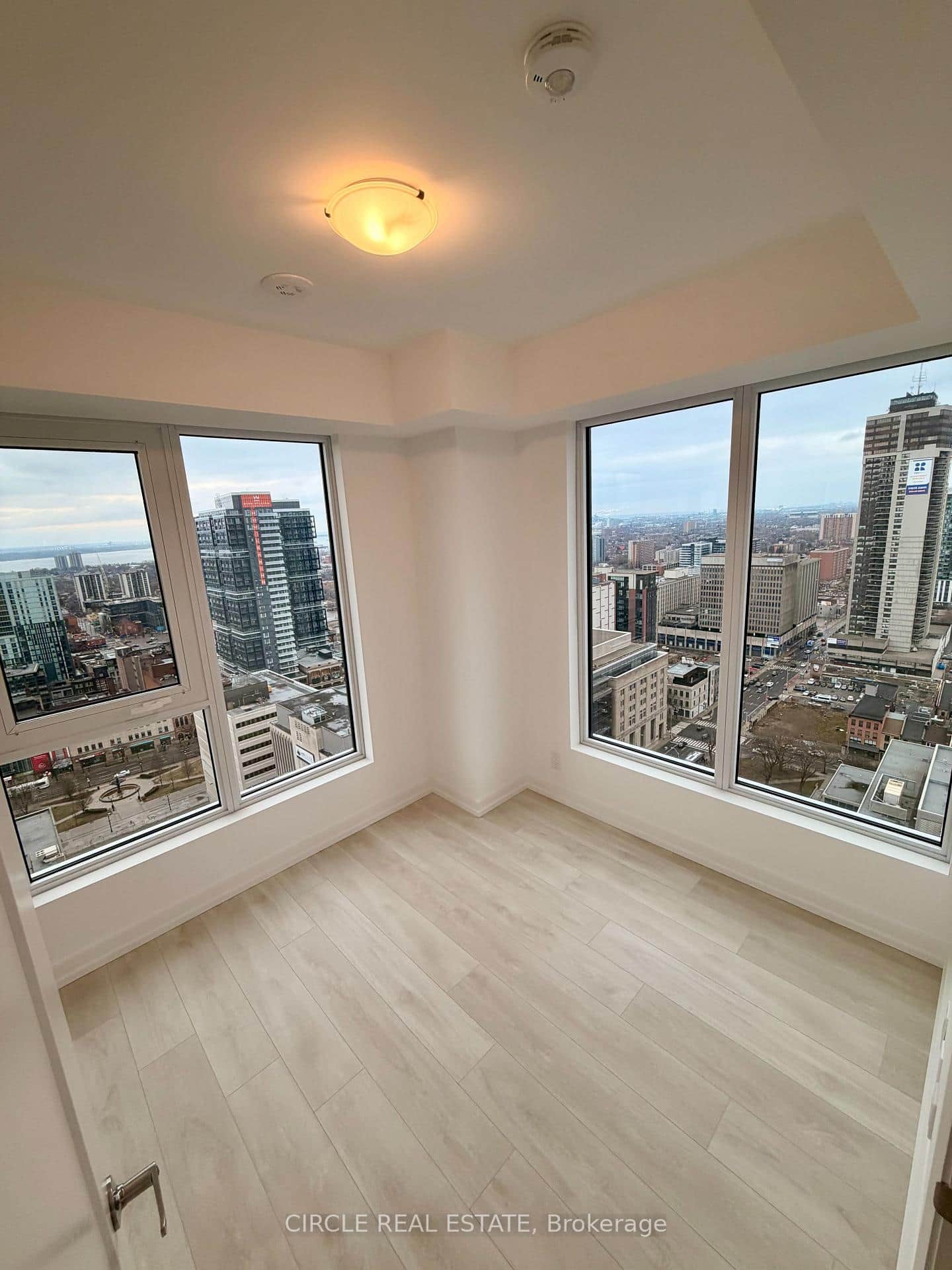 75 James Street South Street Unit 2606