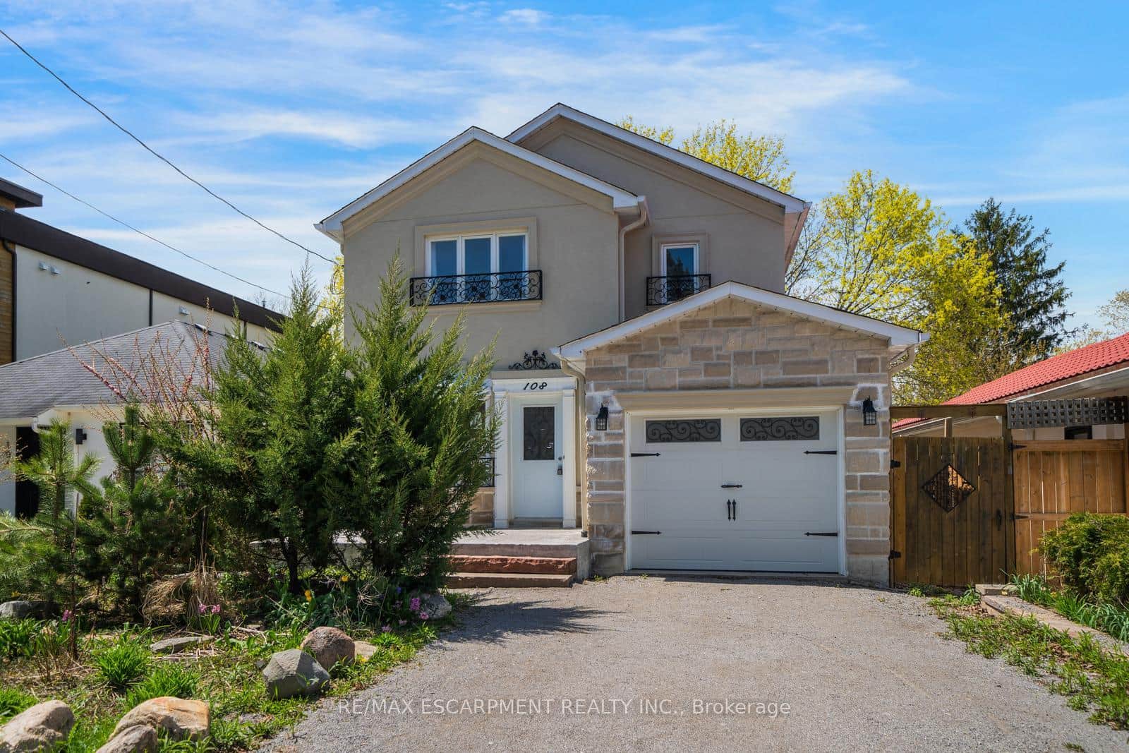 108 Olde Bayview Avenue