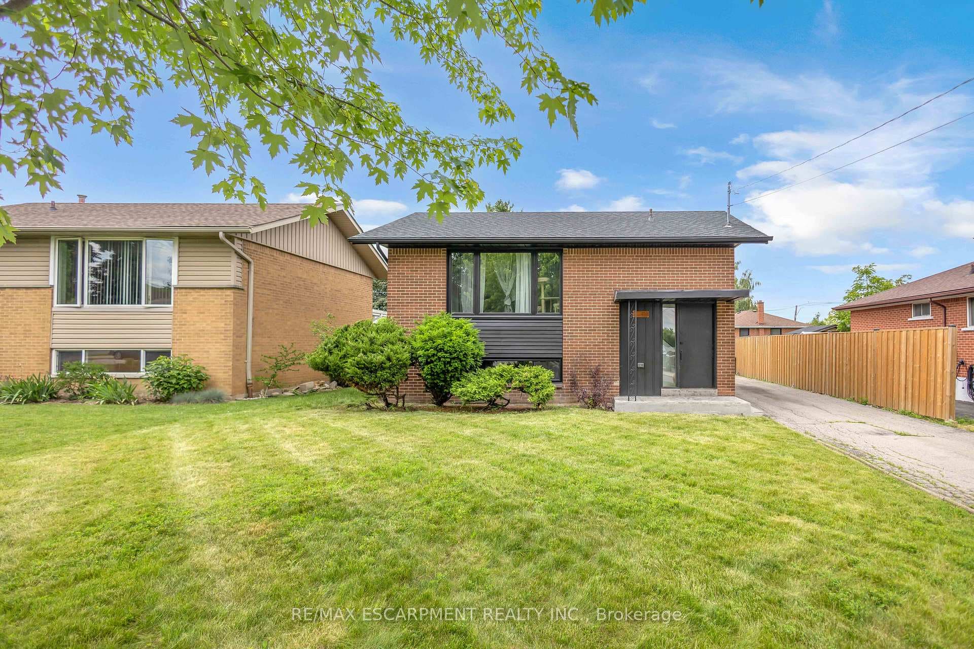 253 Fernwood Crescent