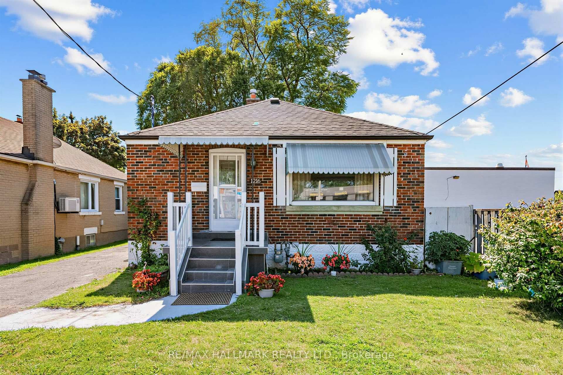 1216 Victoria Park Avenue