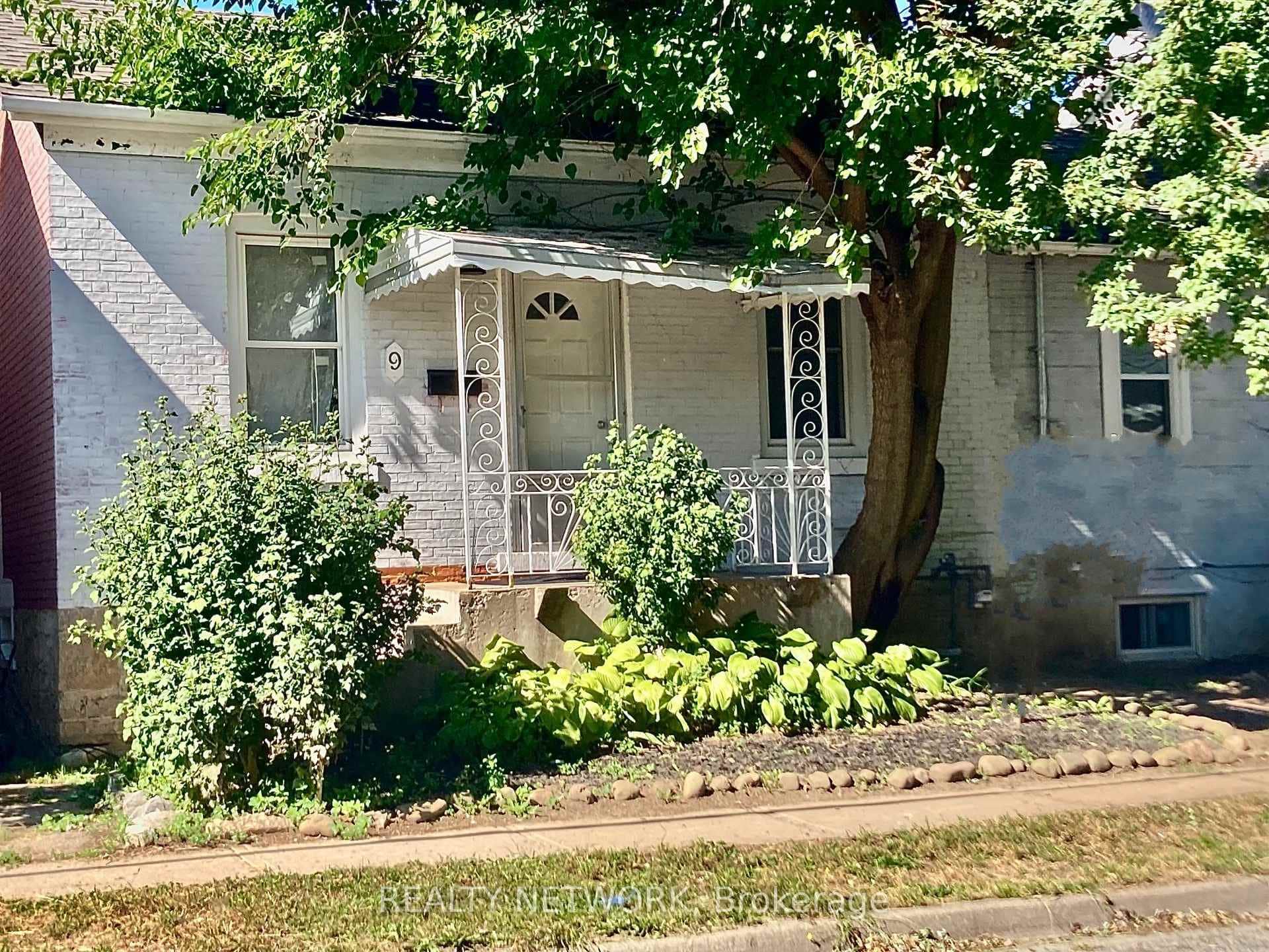 9 Woodland Avenue