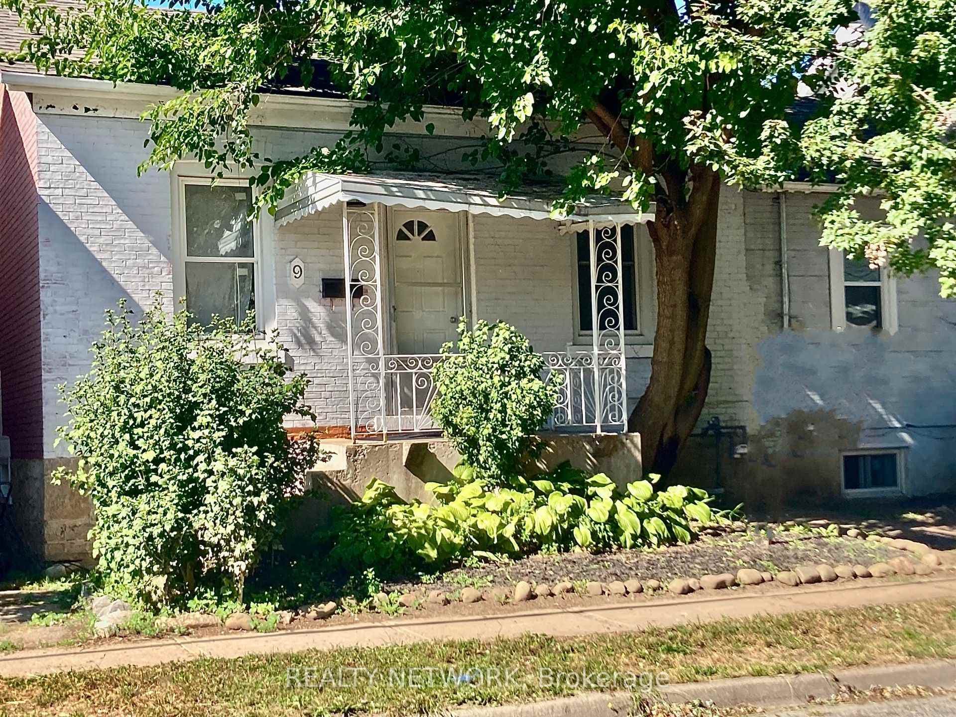 9 Woodland Avenue