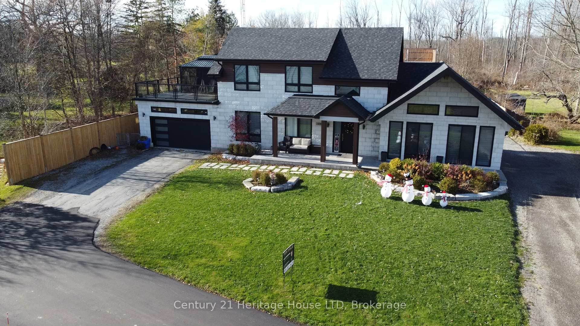 9785 Niagara River Parkway