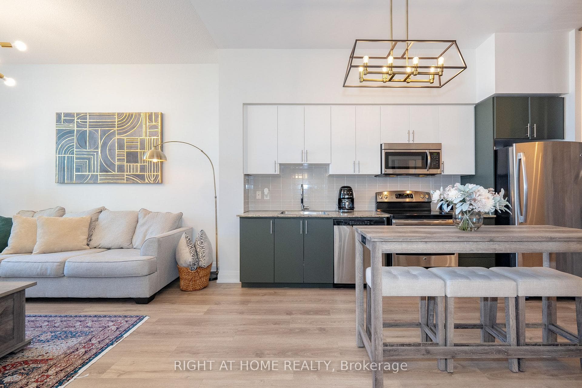 7171 Yonge Street Unit 306