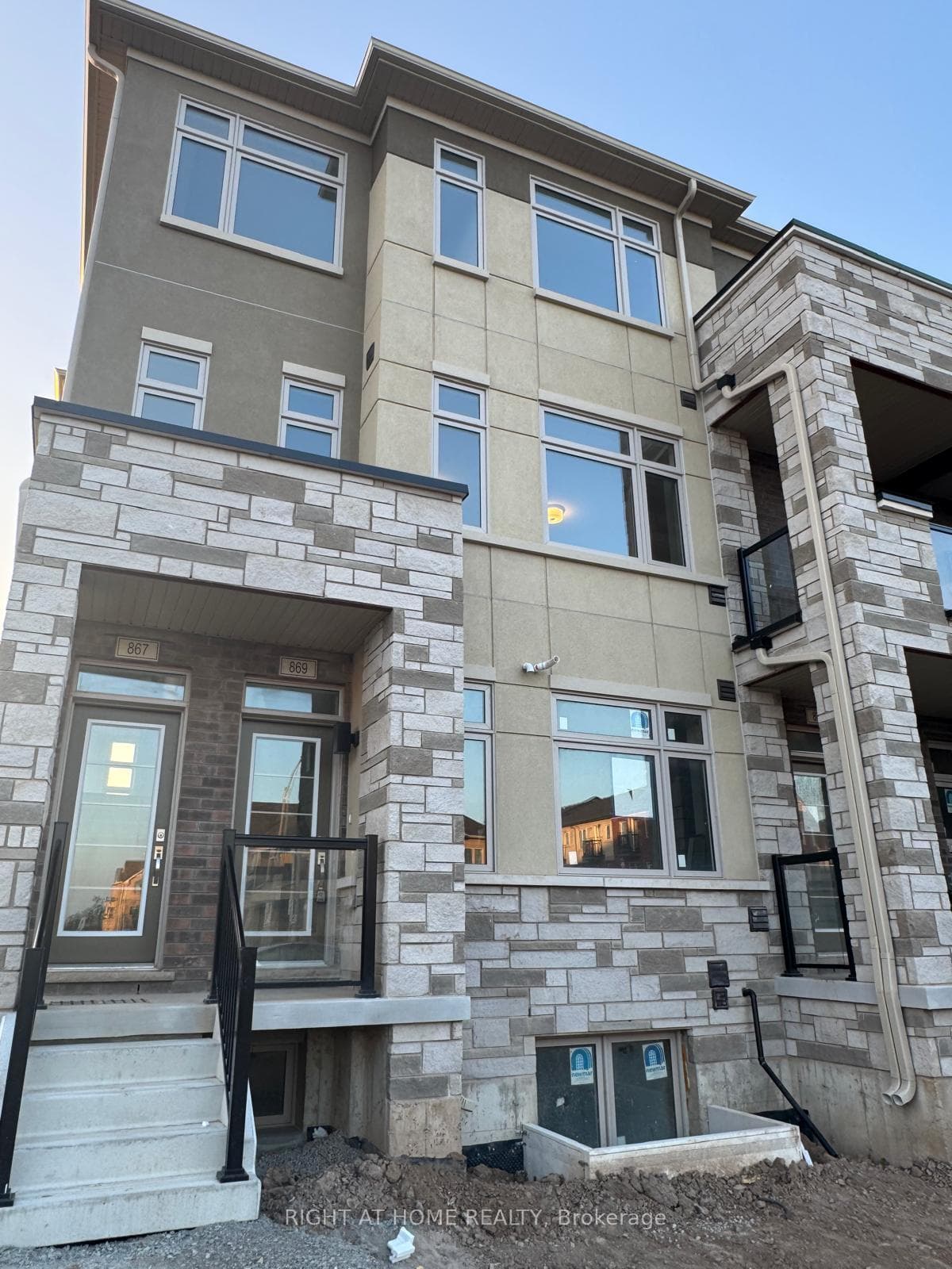 869 North Waterdown Drive Unit 44