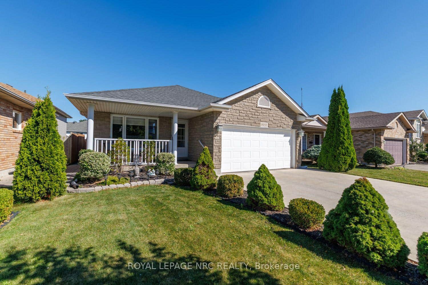 Beautiful landscaping.WOW! 1,490 sq.ft. Backsplit!
