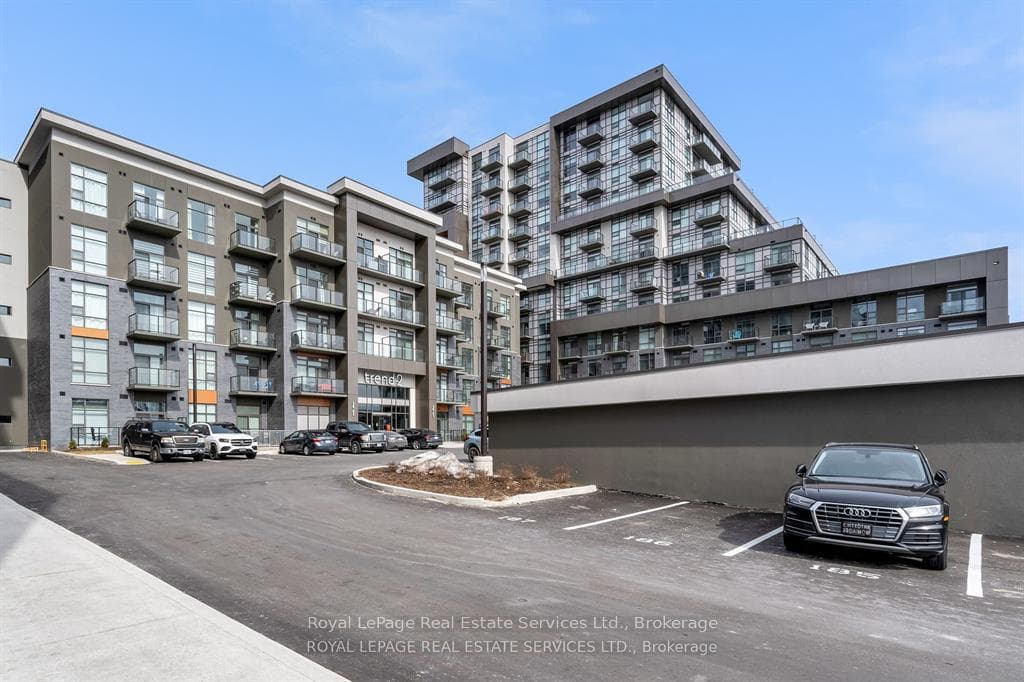 450 Dundas Street Unit 814