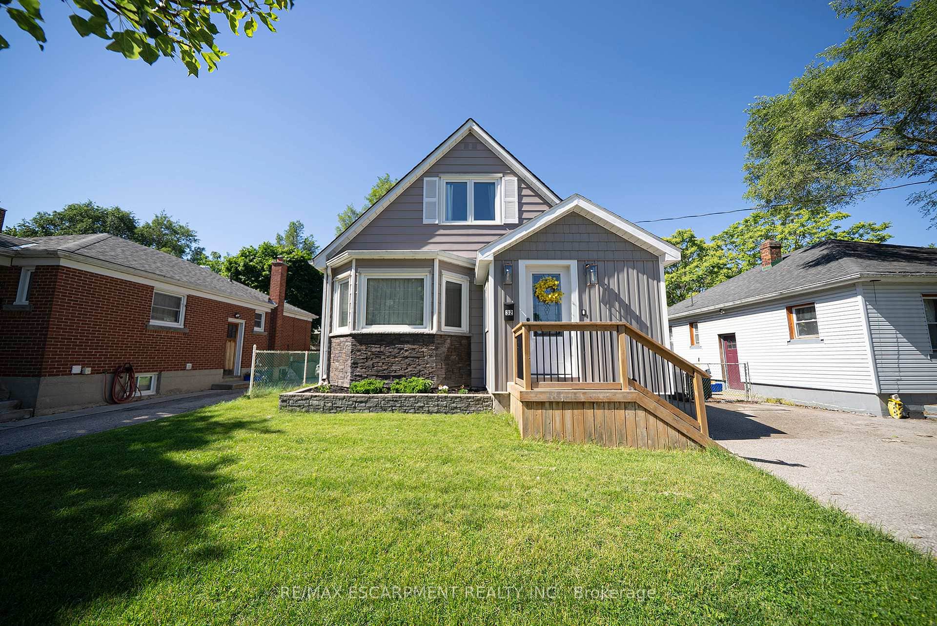32 ELMWOOD Avenue