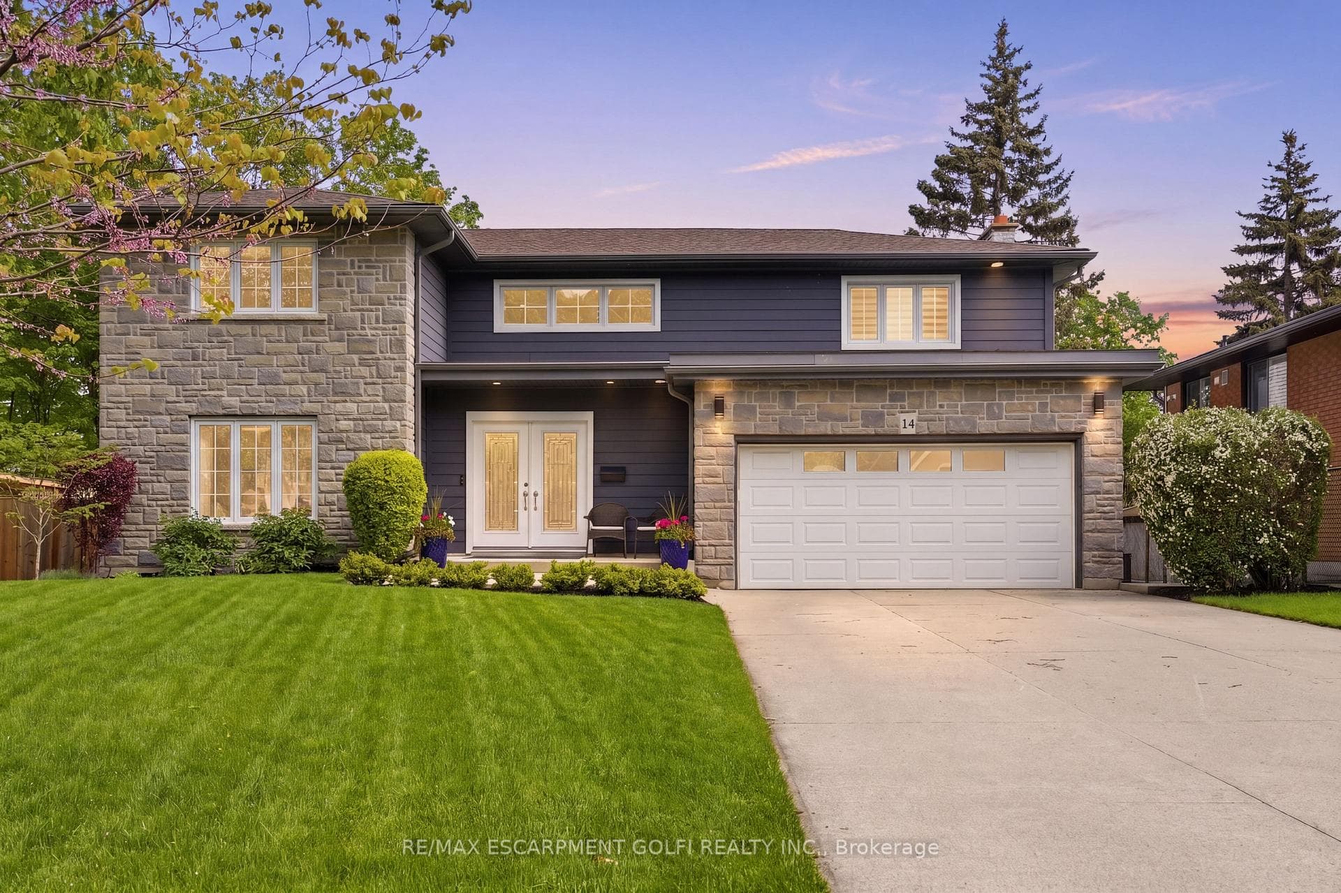 14 Leslie Drive