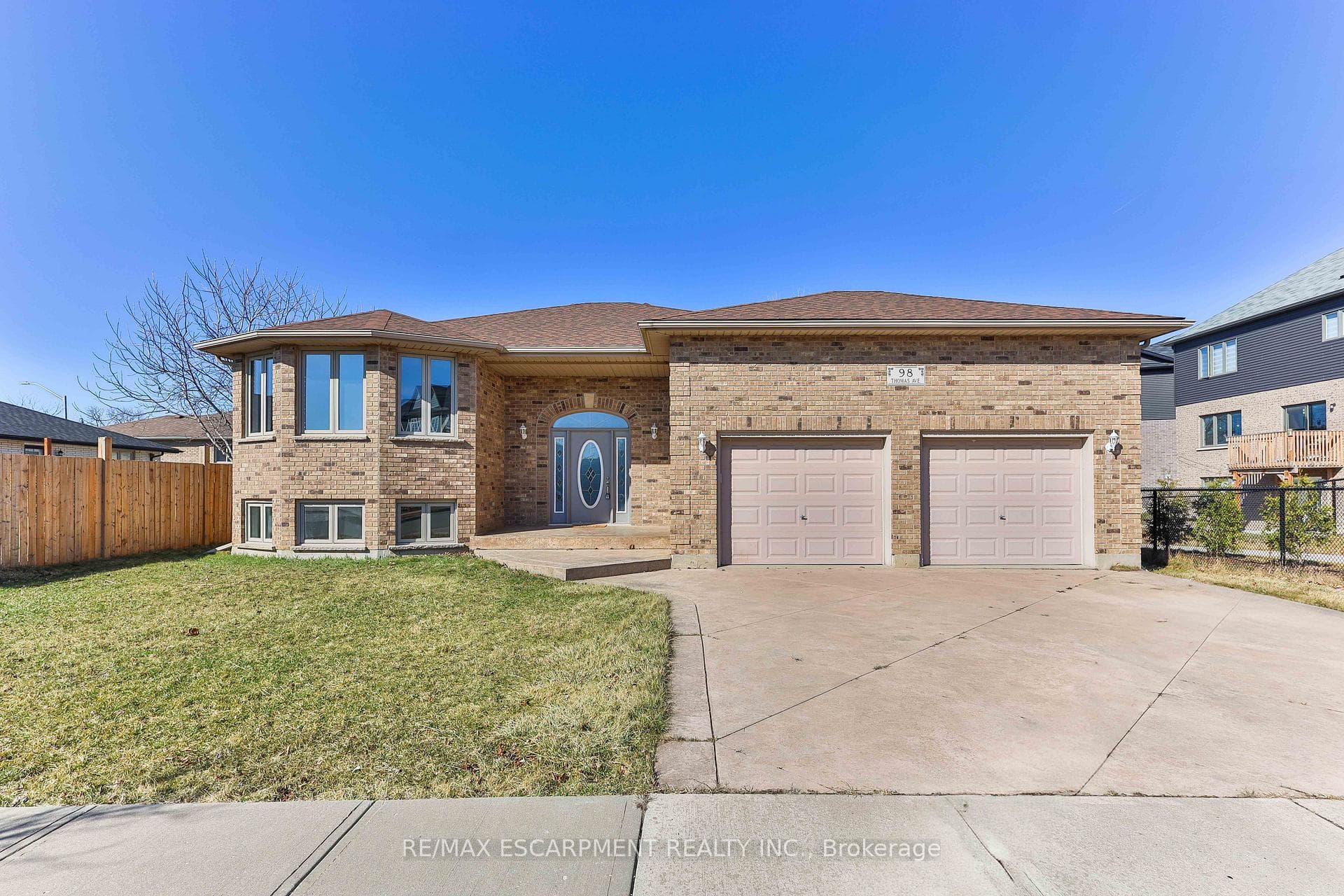 98 THOMAS Avenue