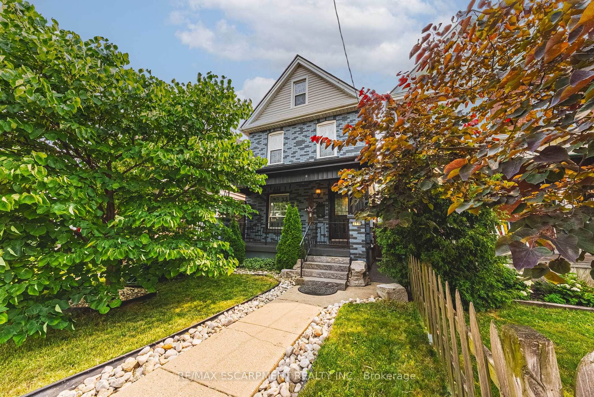 218 Grosvenor Avenue