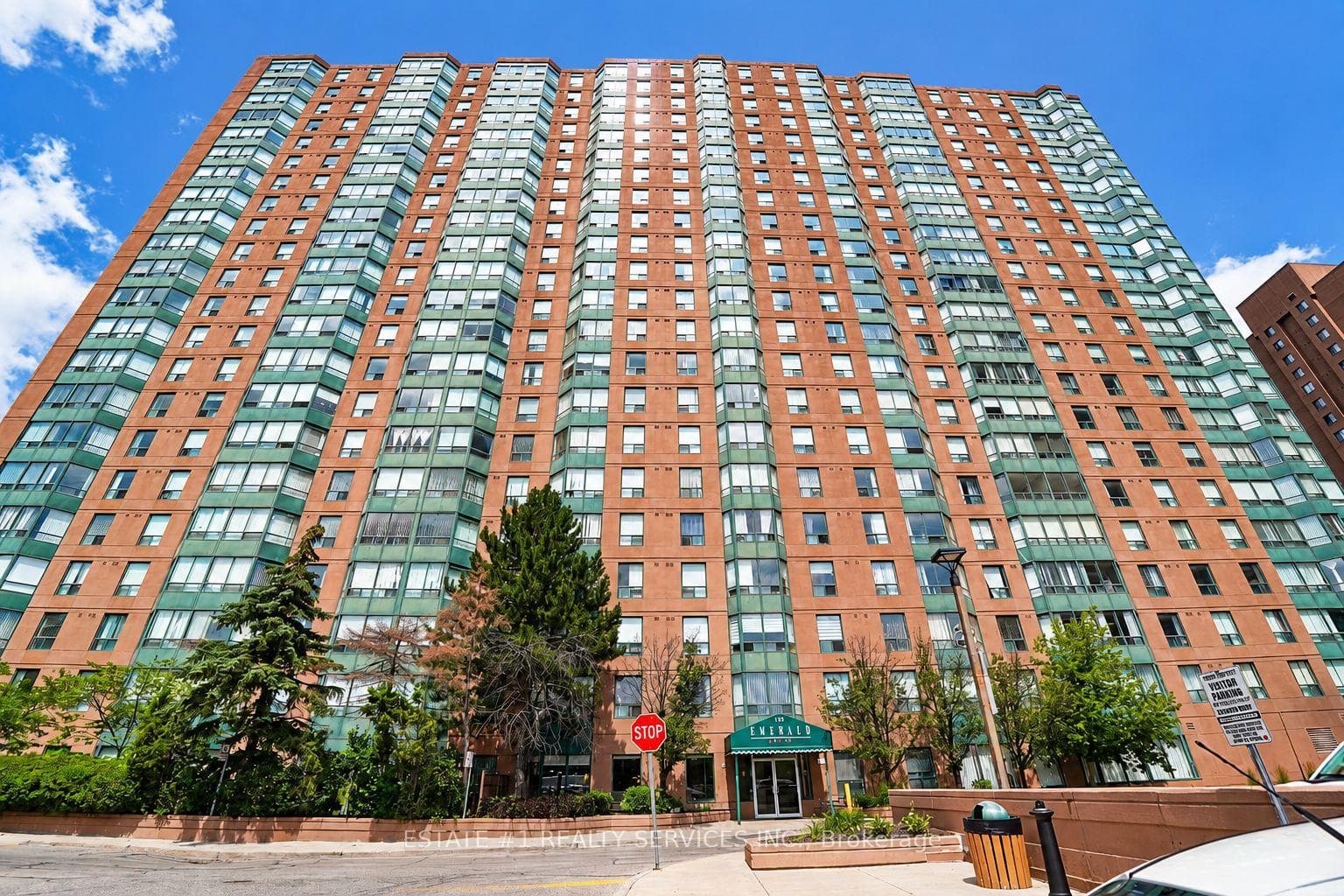 135 Hillcrest Avenue Unit 904