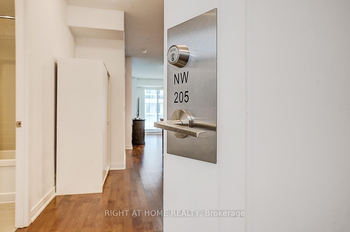 9201 YONGE Street Unit 205