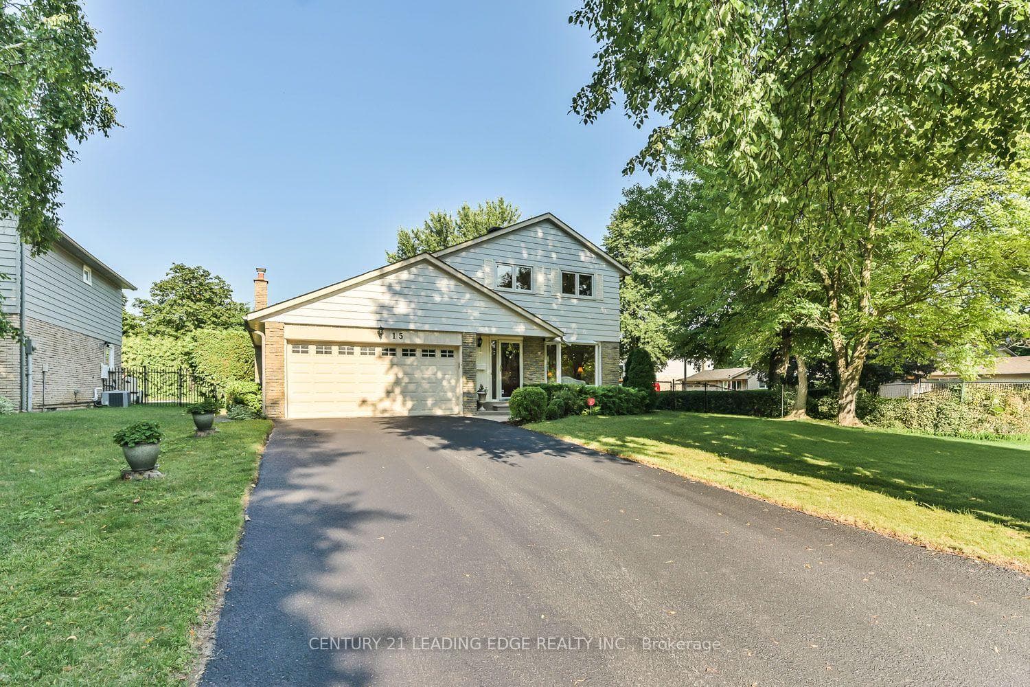 15 Sir Gawaine Place