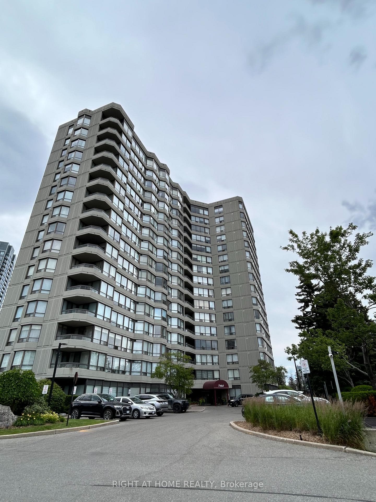 7460 Bathurst N/A Unit 201