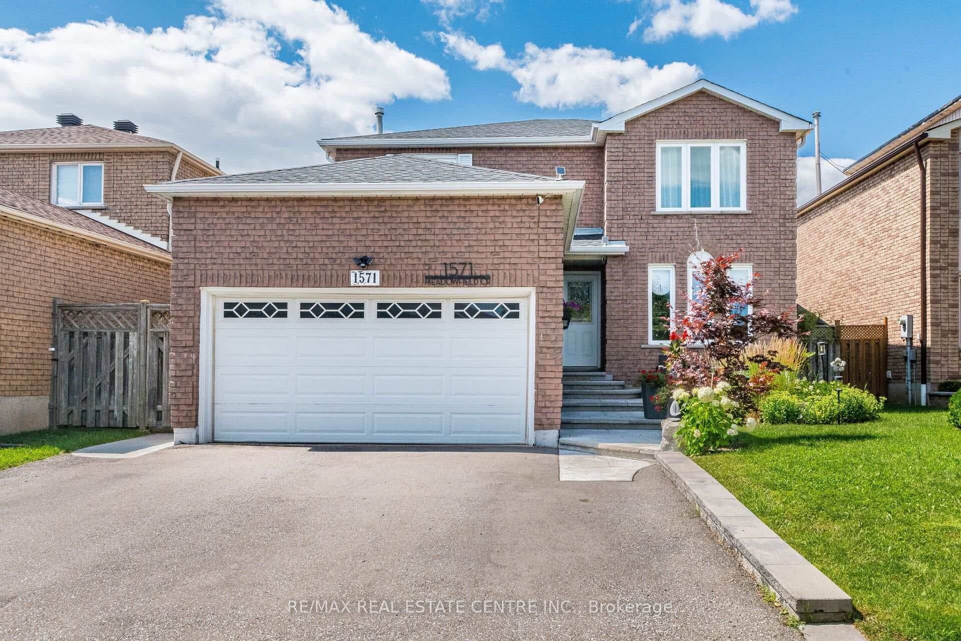 1571 Meadowfield Crescent
