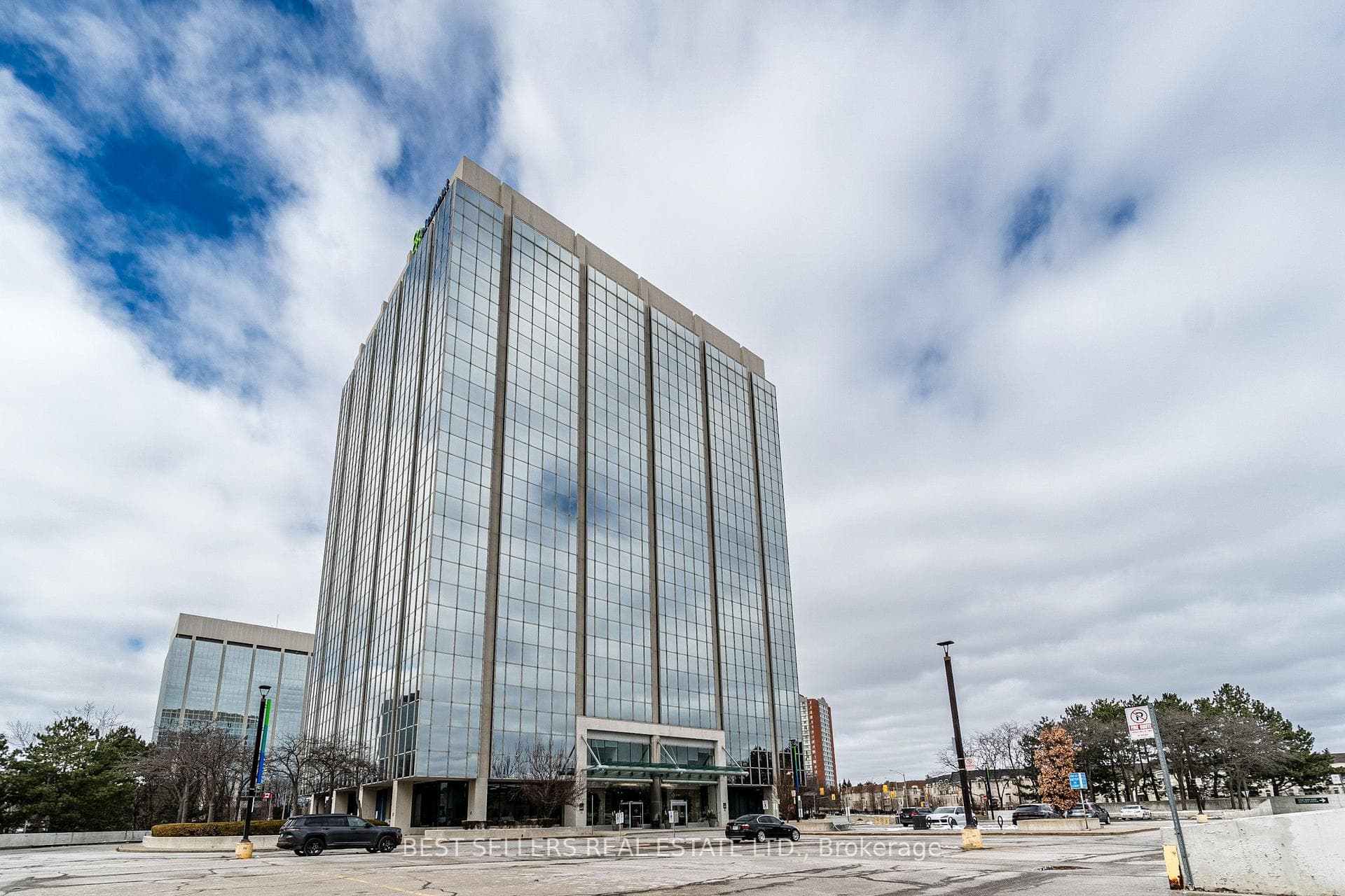 4 Robert Speck Parkway Unit 150