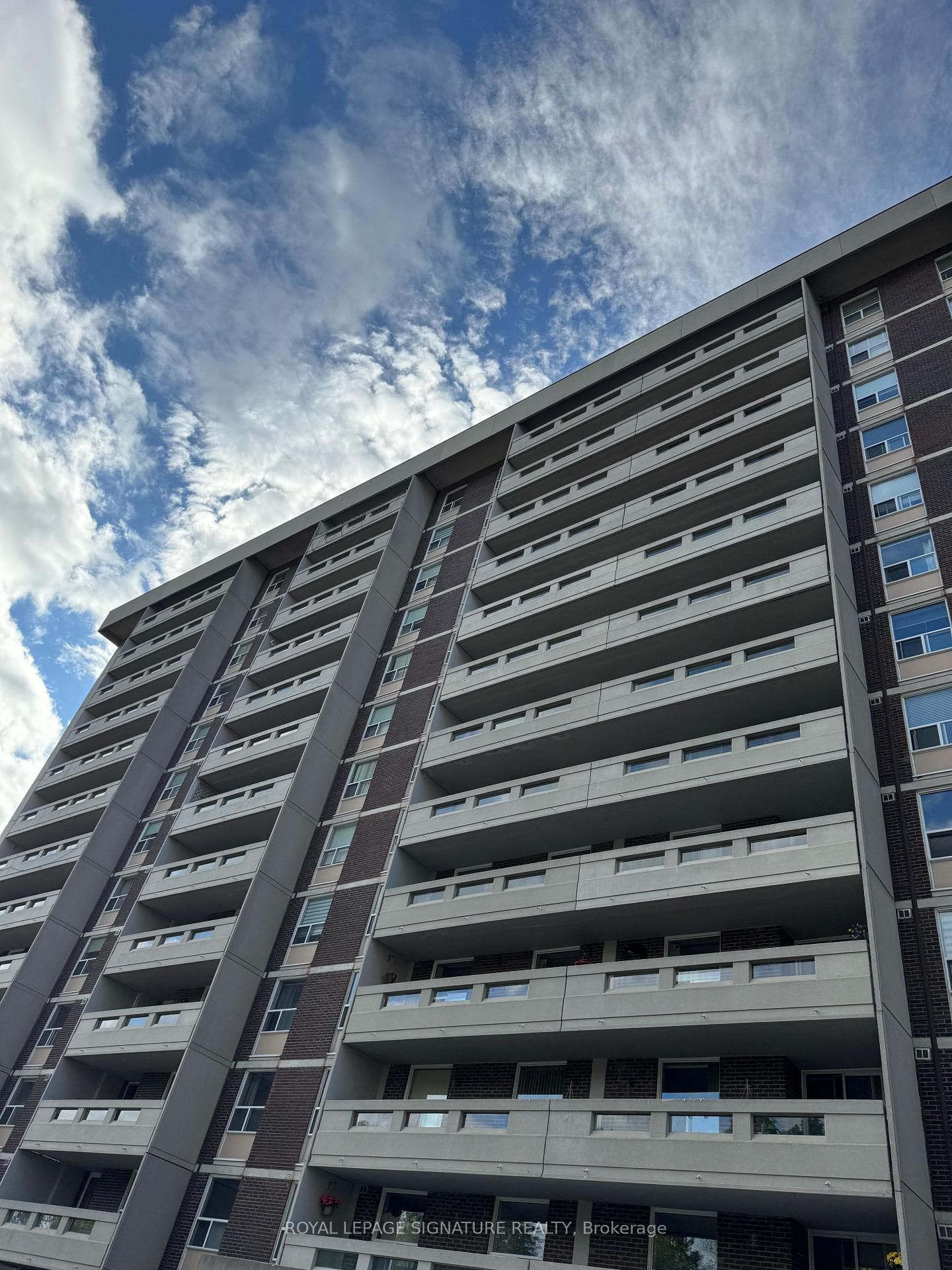 60 INVERLOCHY Boulevard Unit 1210