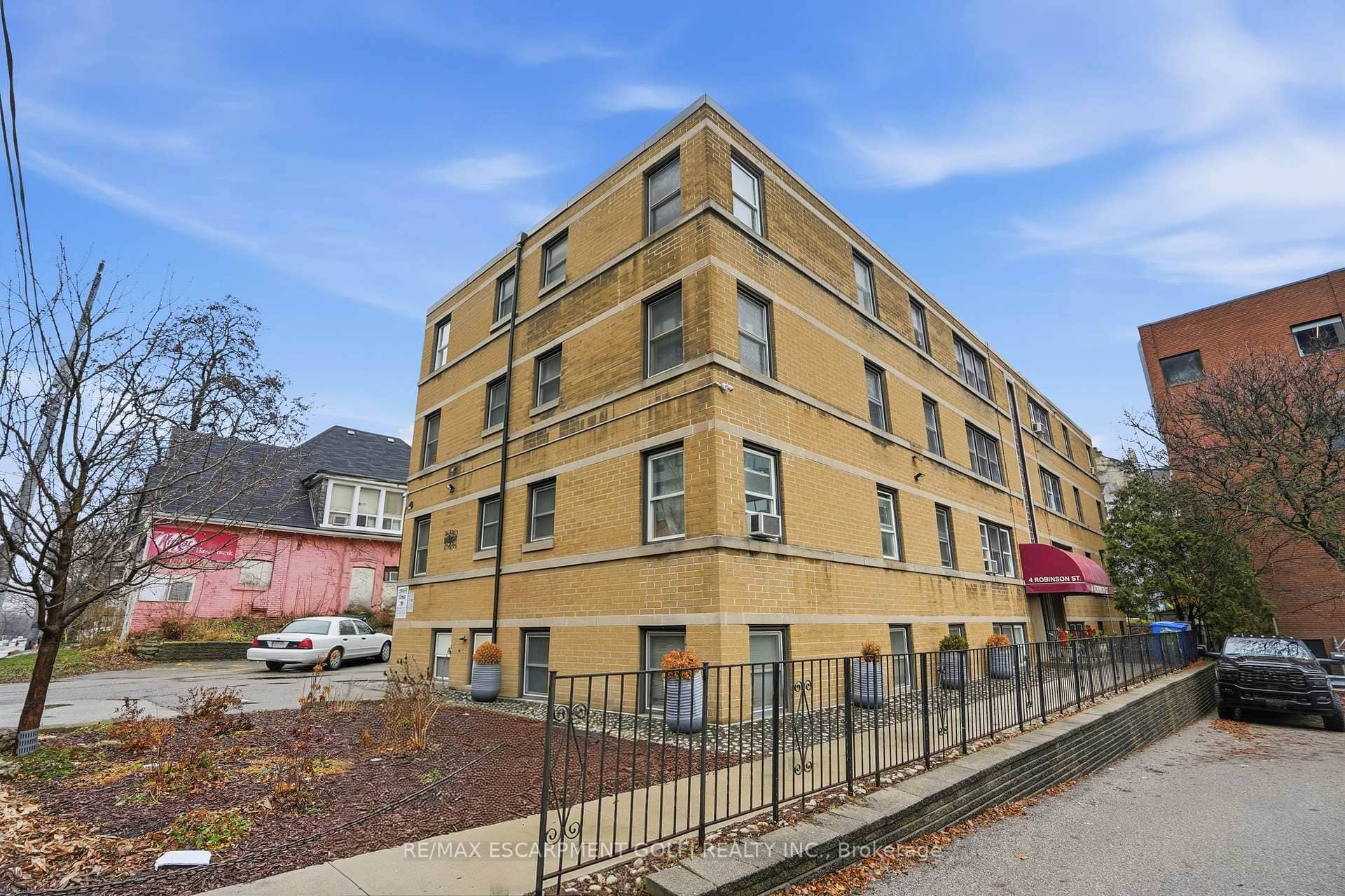 4 Robinson Street Unit 9