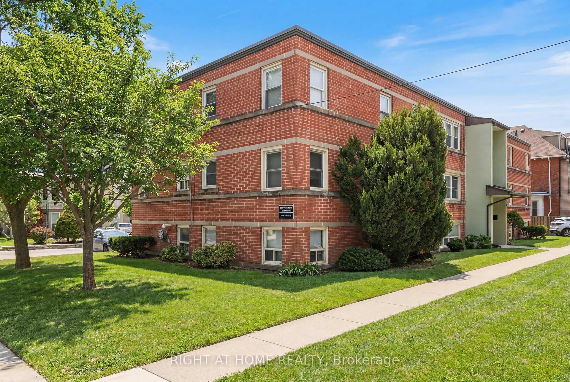 223 MacNab Street Unit 11
