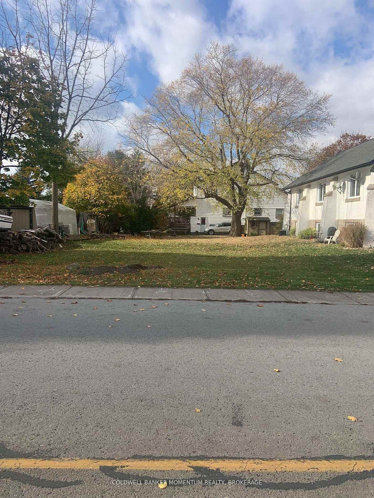 W/S Fielden Avenue
