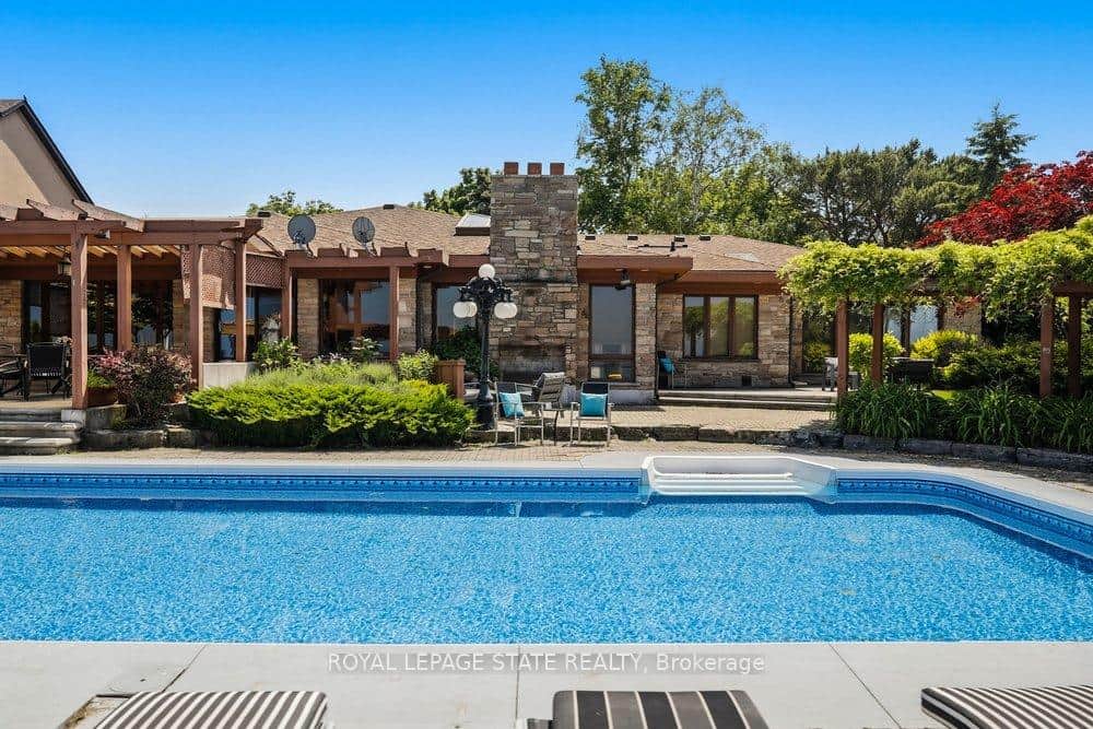 7 Lakegate Drive