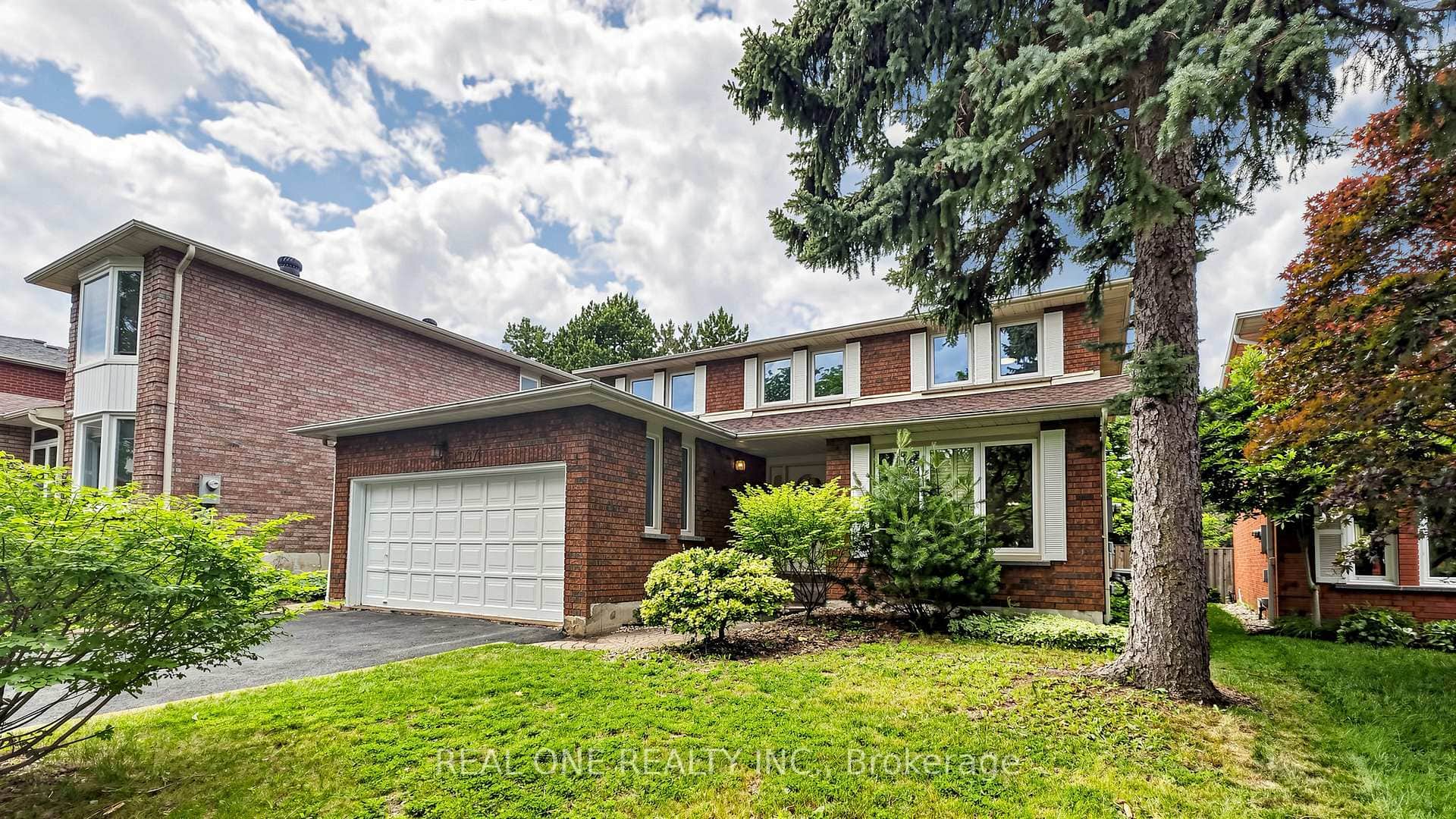 2027 Roy Ivor Crescent