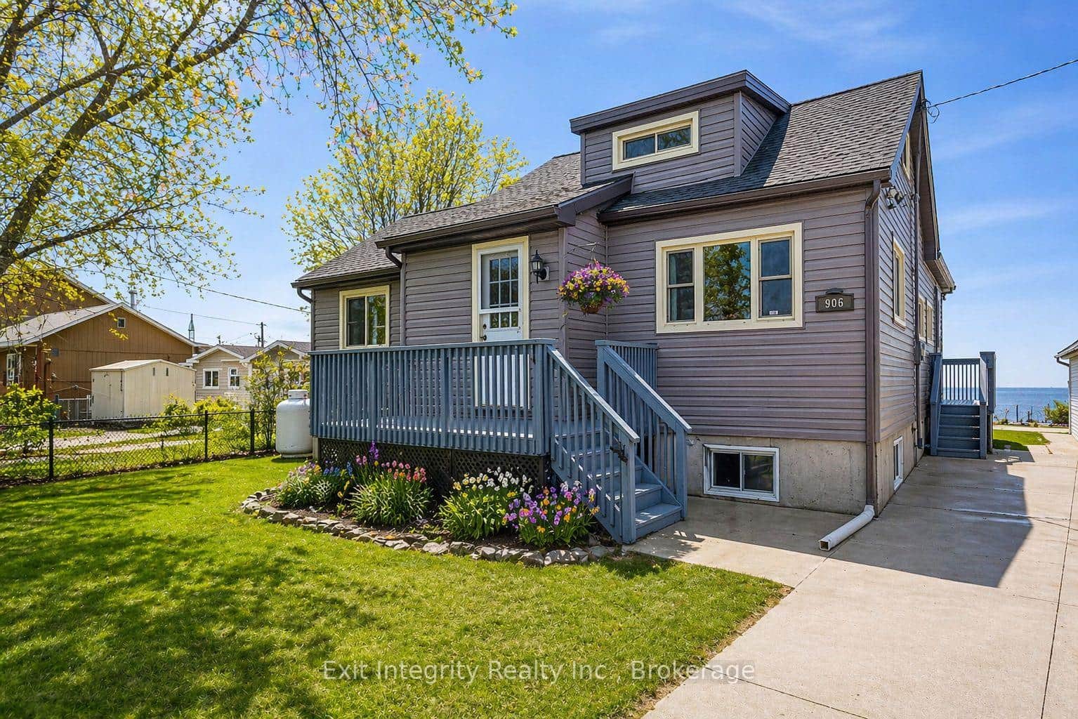 906 Lakeshore Road