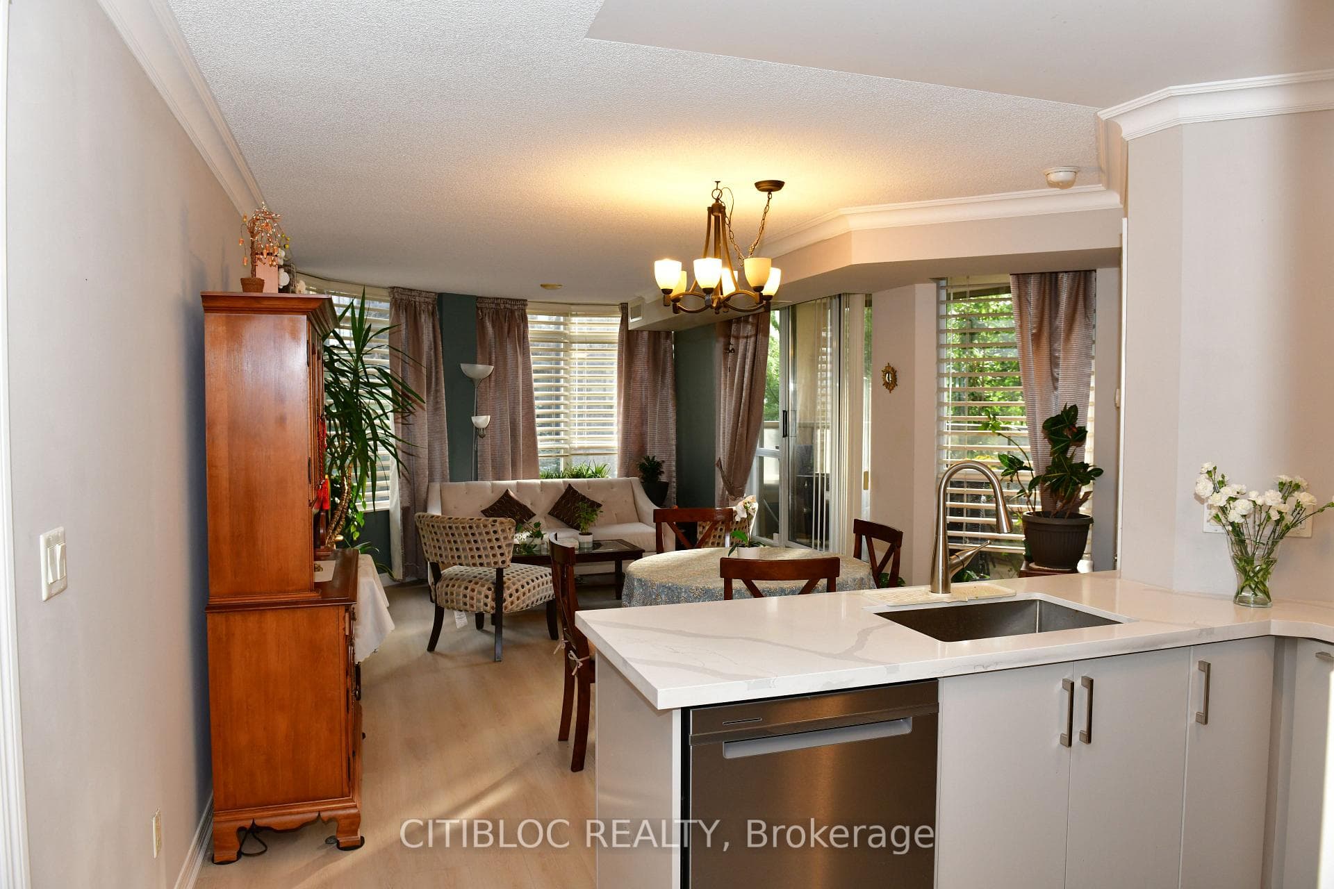 310 Burnhamthorpe Road Unit 213