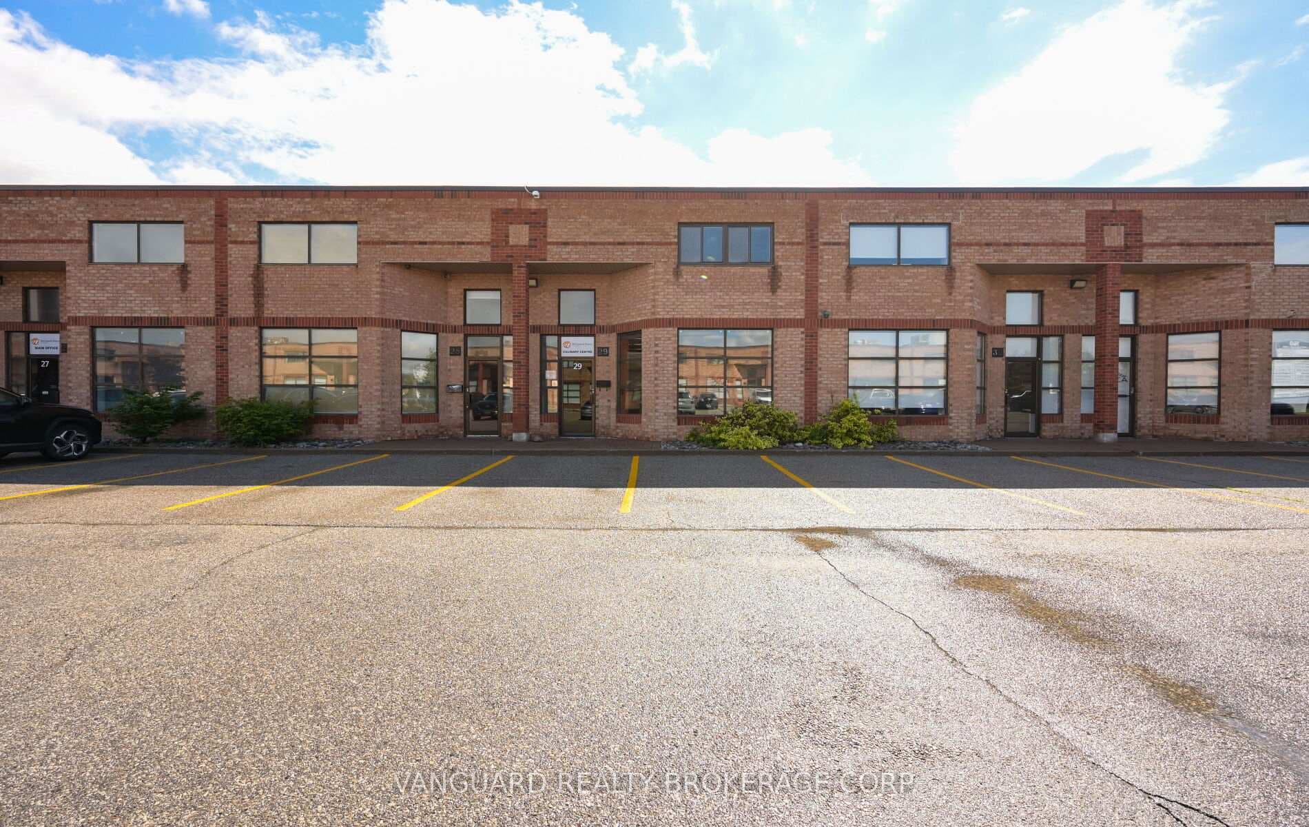 160 Applewood Crescent Unit 29