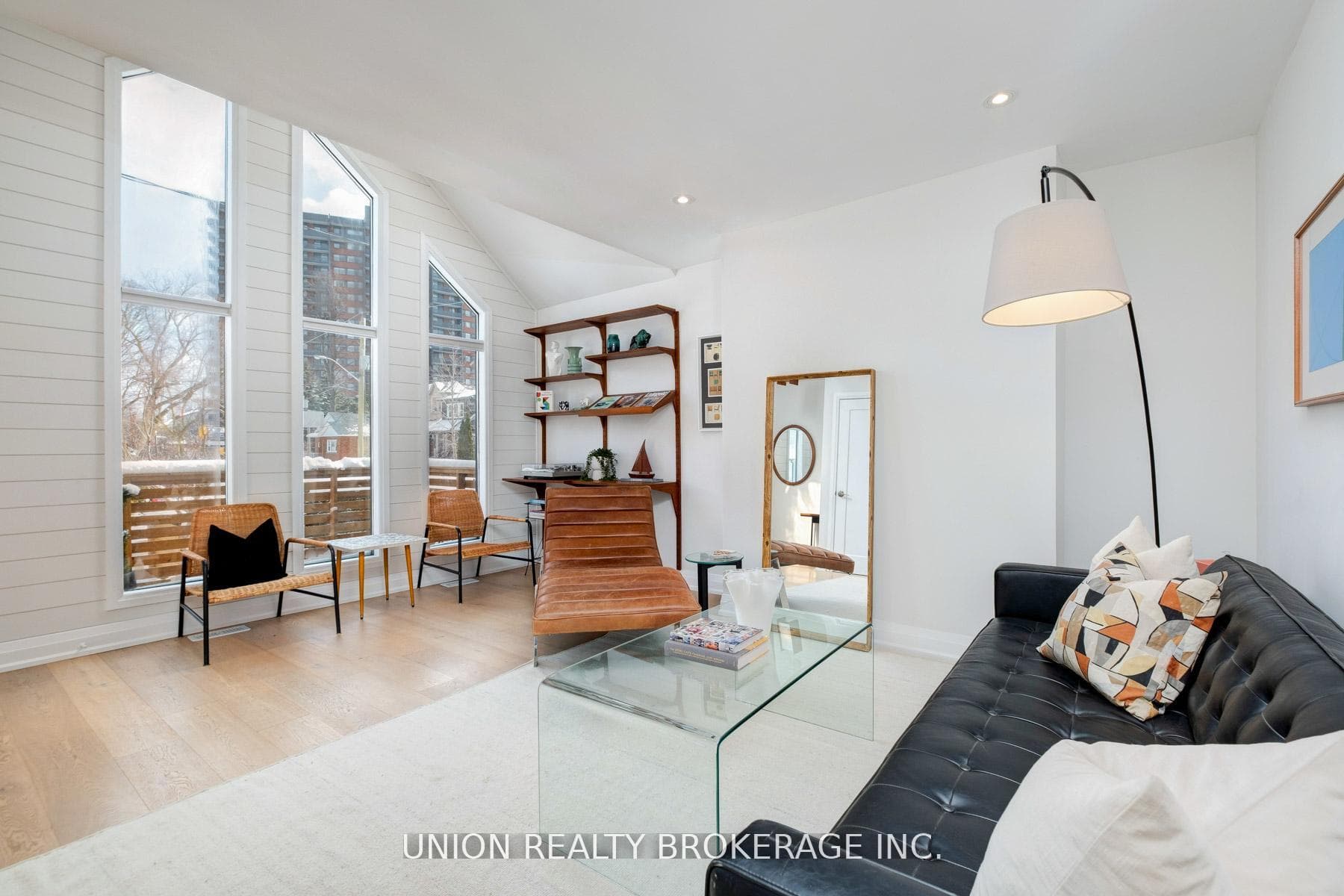 8 Bryant Avenue