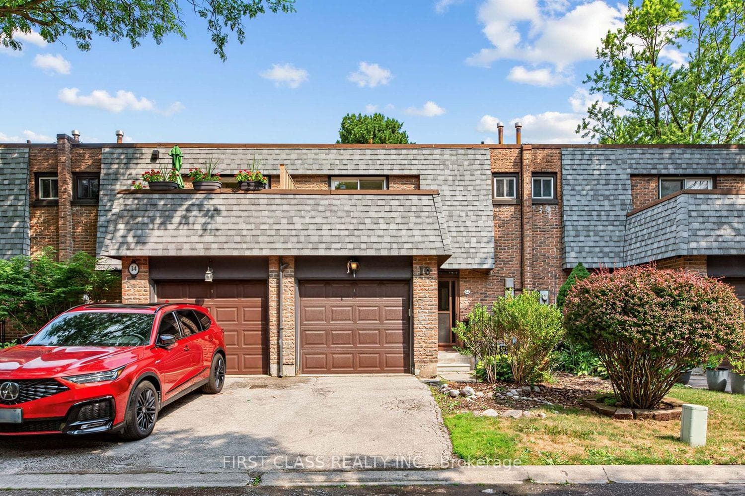 16 Woodglen Way Unit 8