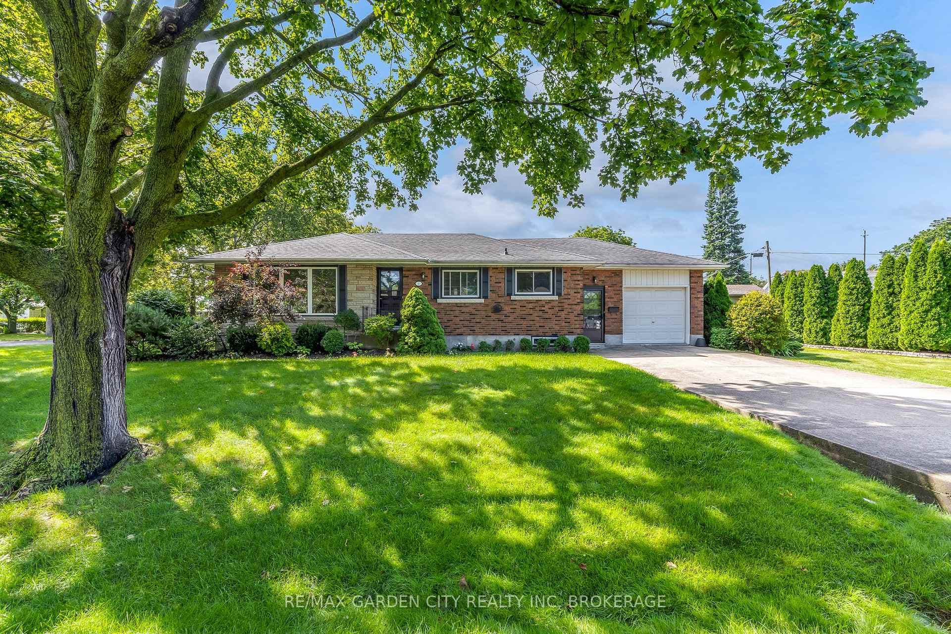 4 Regina Avenue