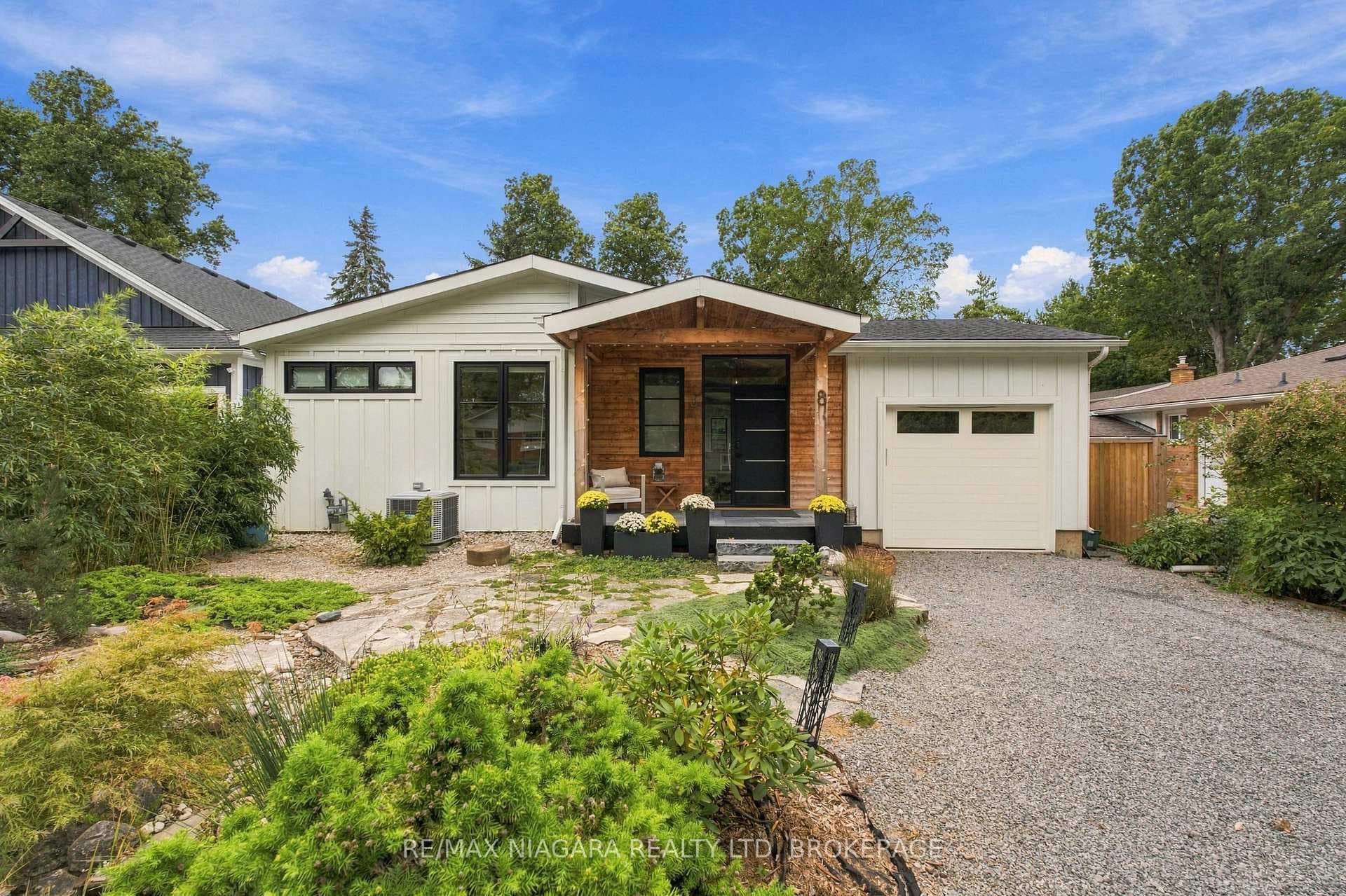 8 DIXIE Avenue
