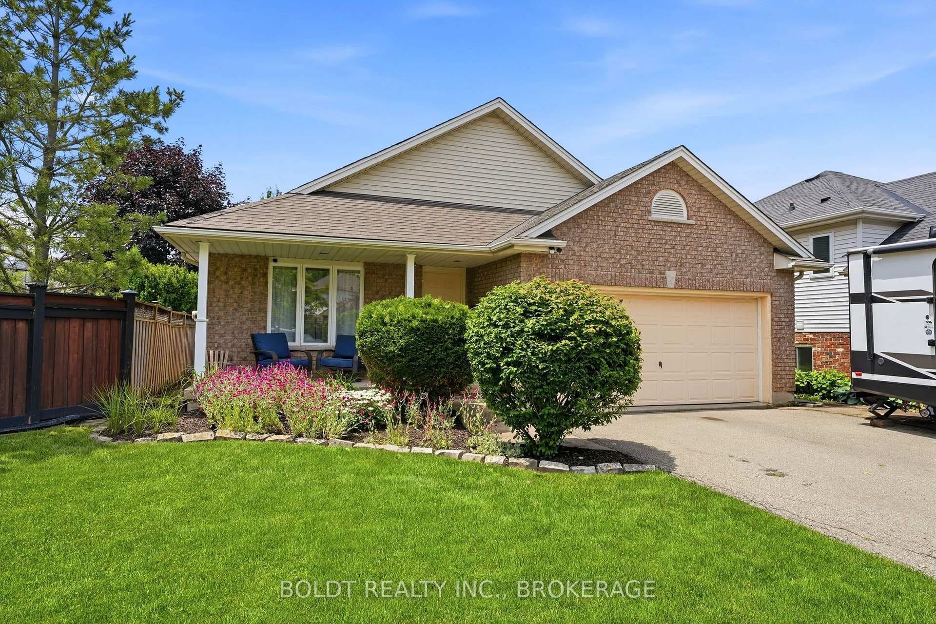 22 Graves Crescent
