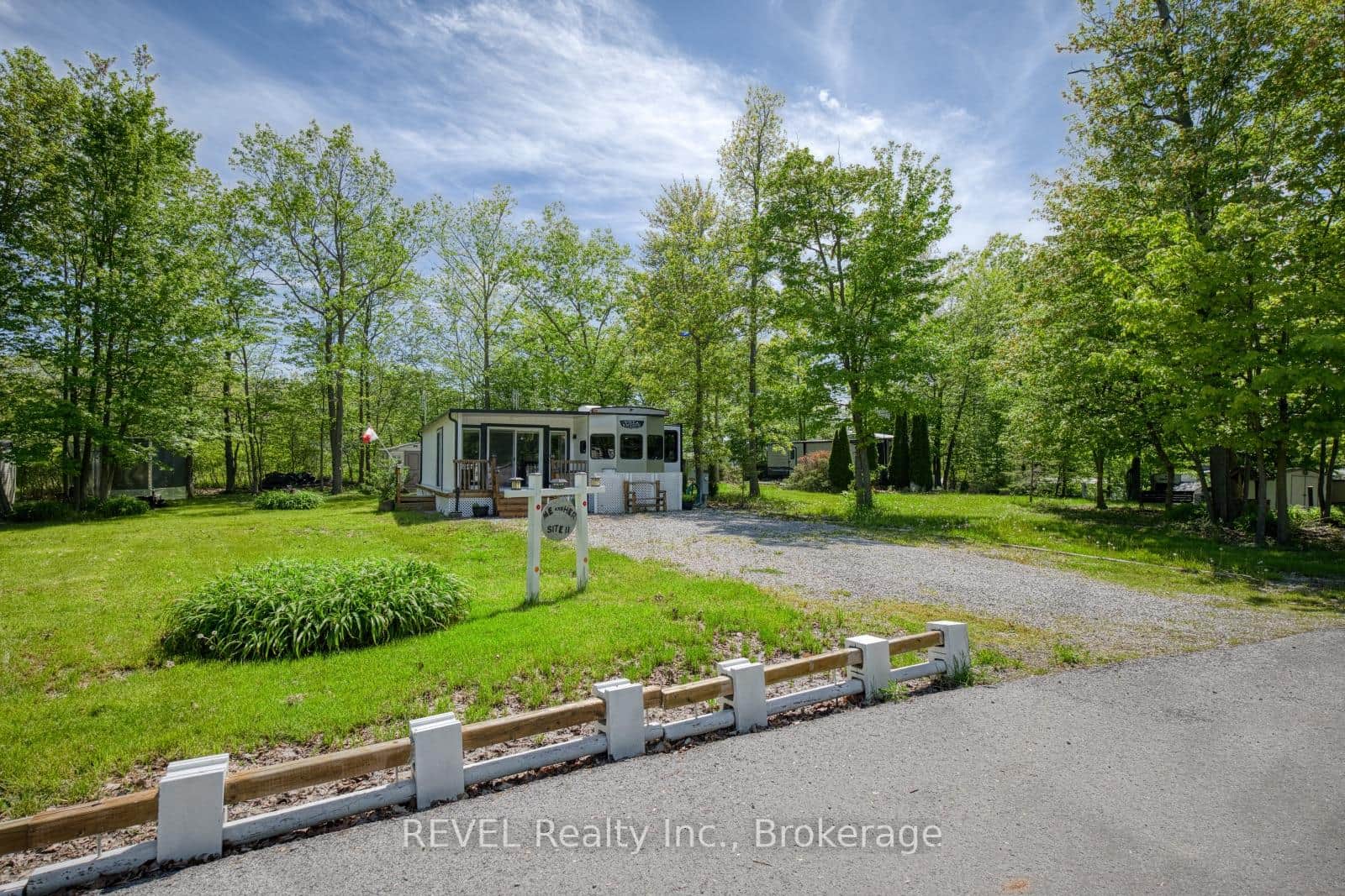 2325 Victoria Avenue Unit 11