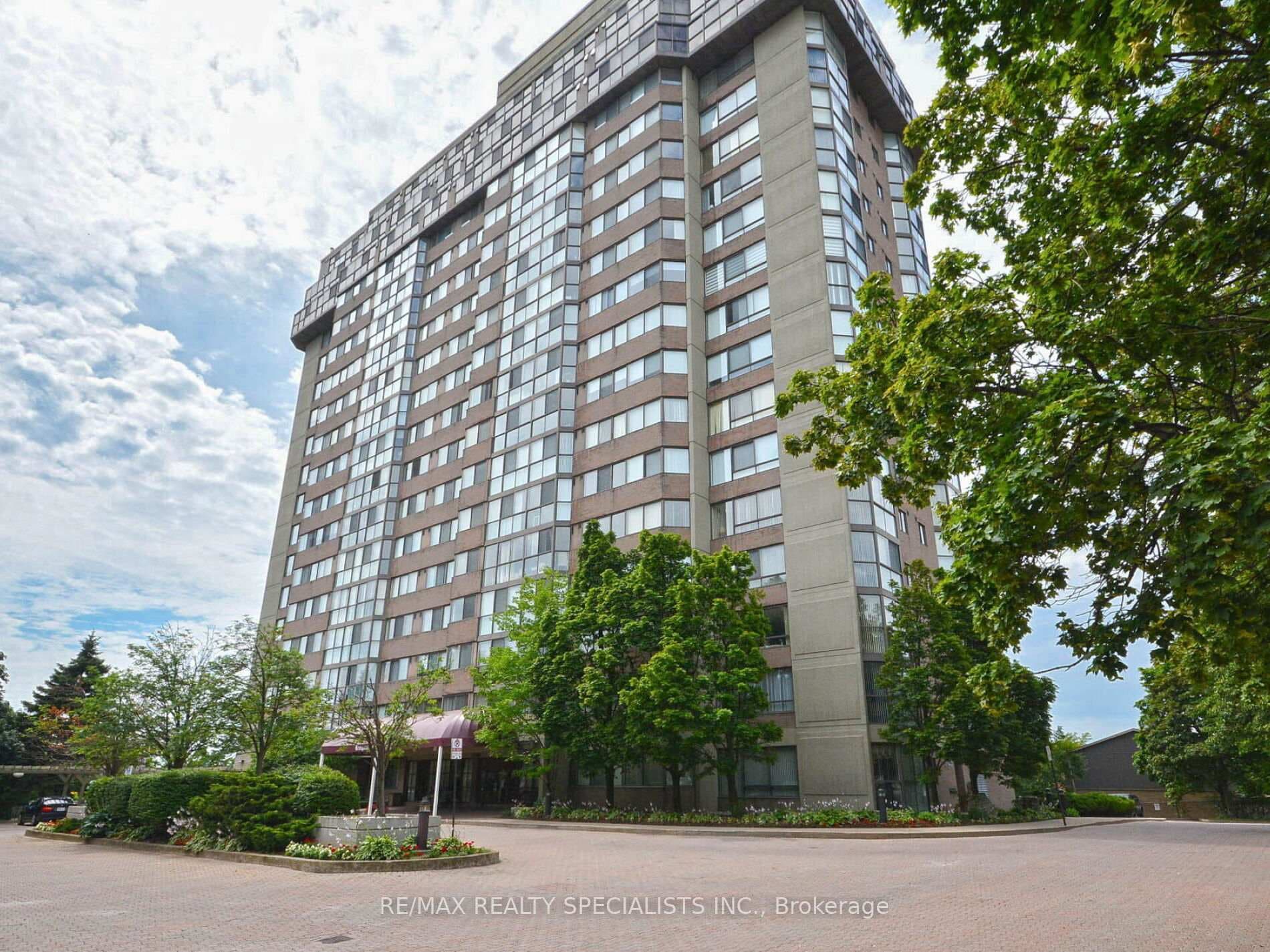 880 Dundas Street Unit 1002