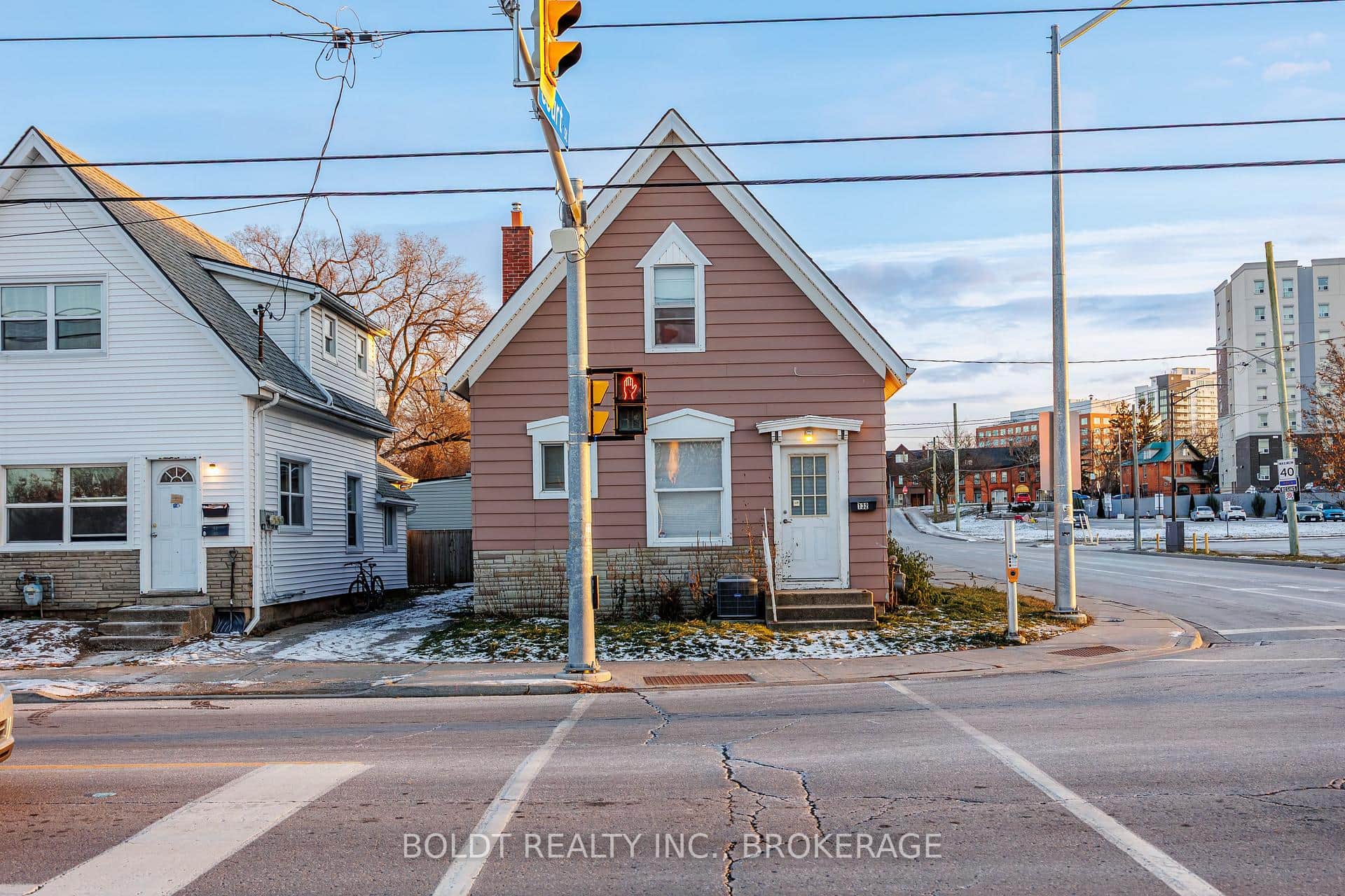132 Welland Avenue