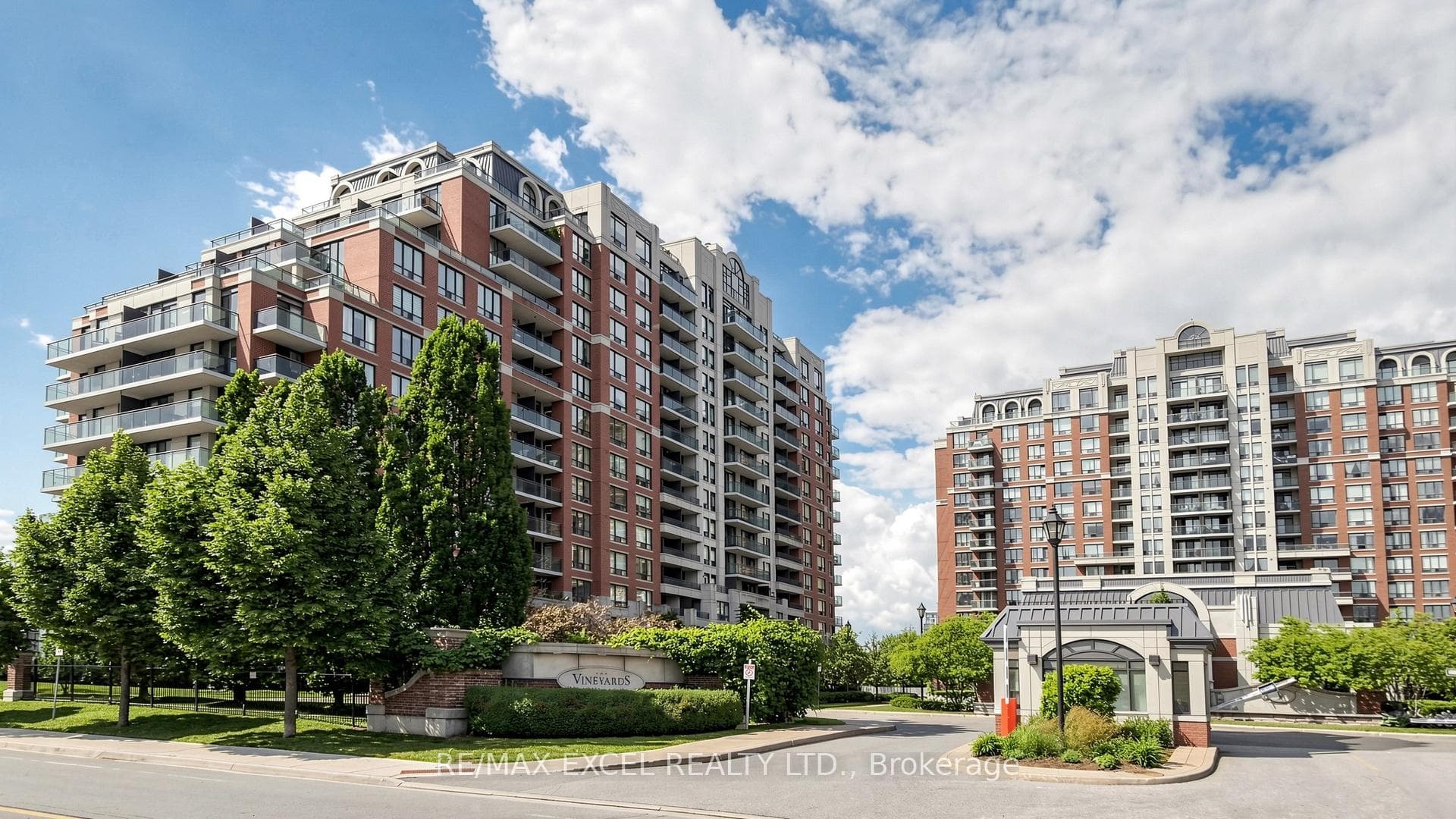 310 Red Maple Road Unit 318