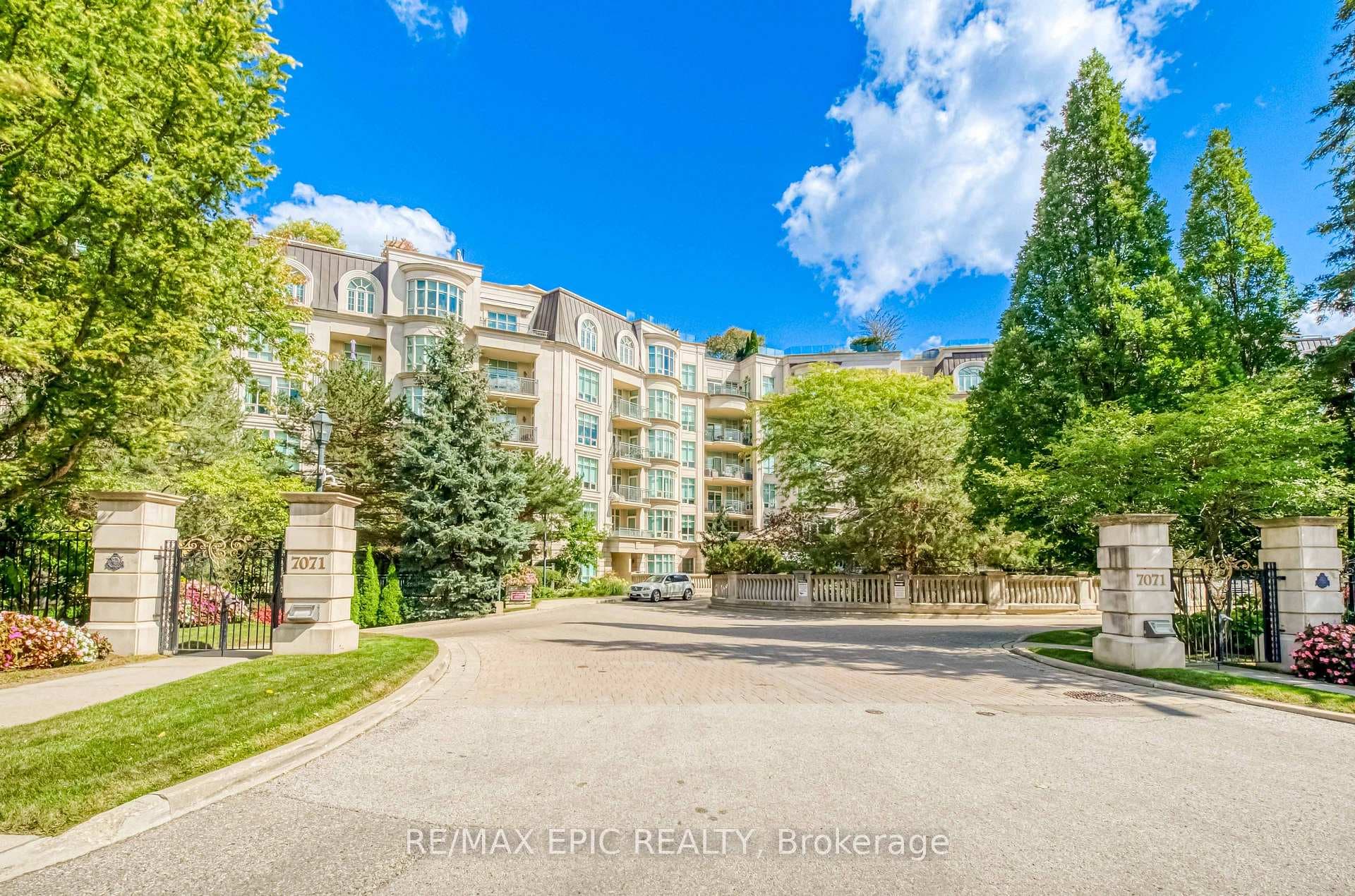 7071 Bayview Avenue Unit 211